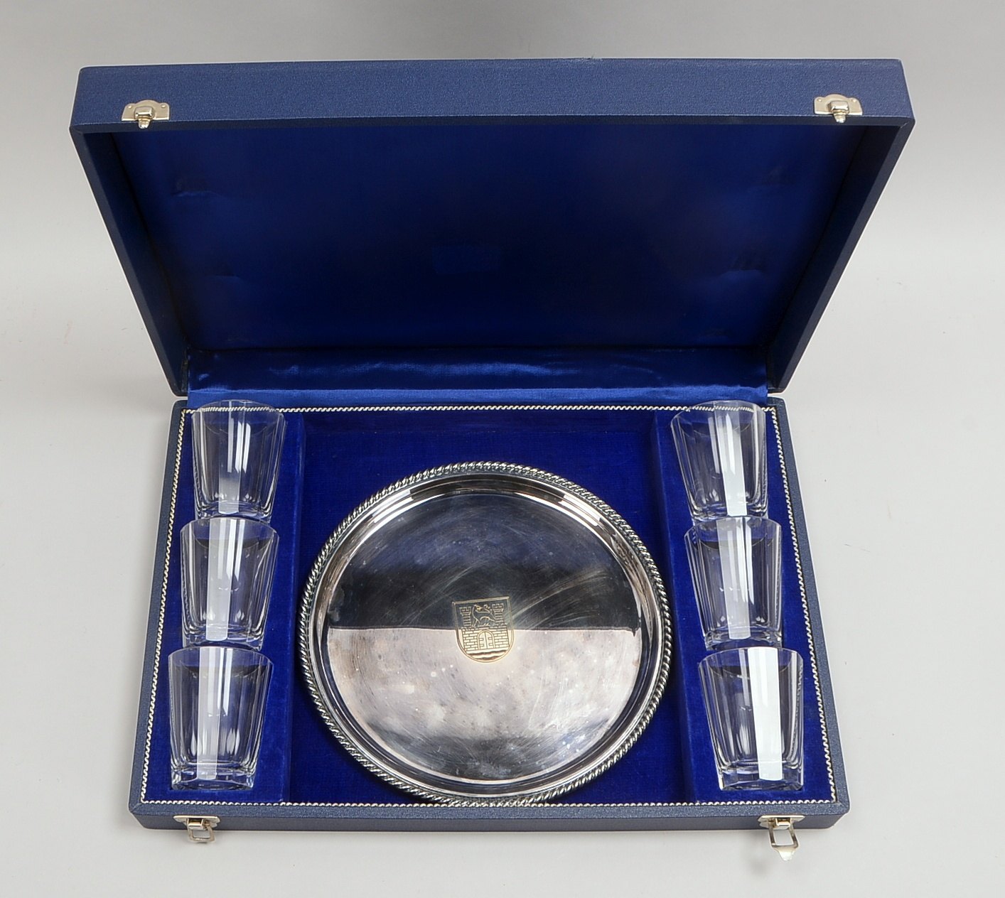 Trinkset, 7-teilig: 6-teiliger Satz Trinkgläser und Tablett, 925 Sterlingsilber, mit 'Wolfsburger St