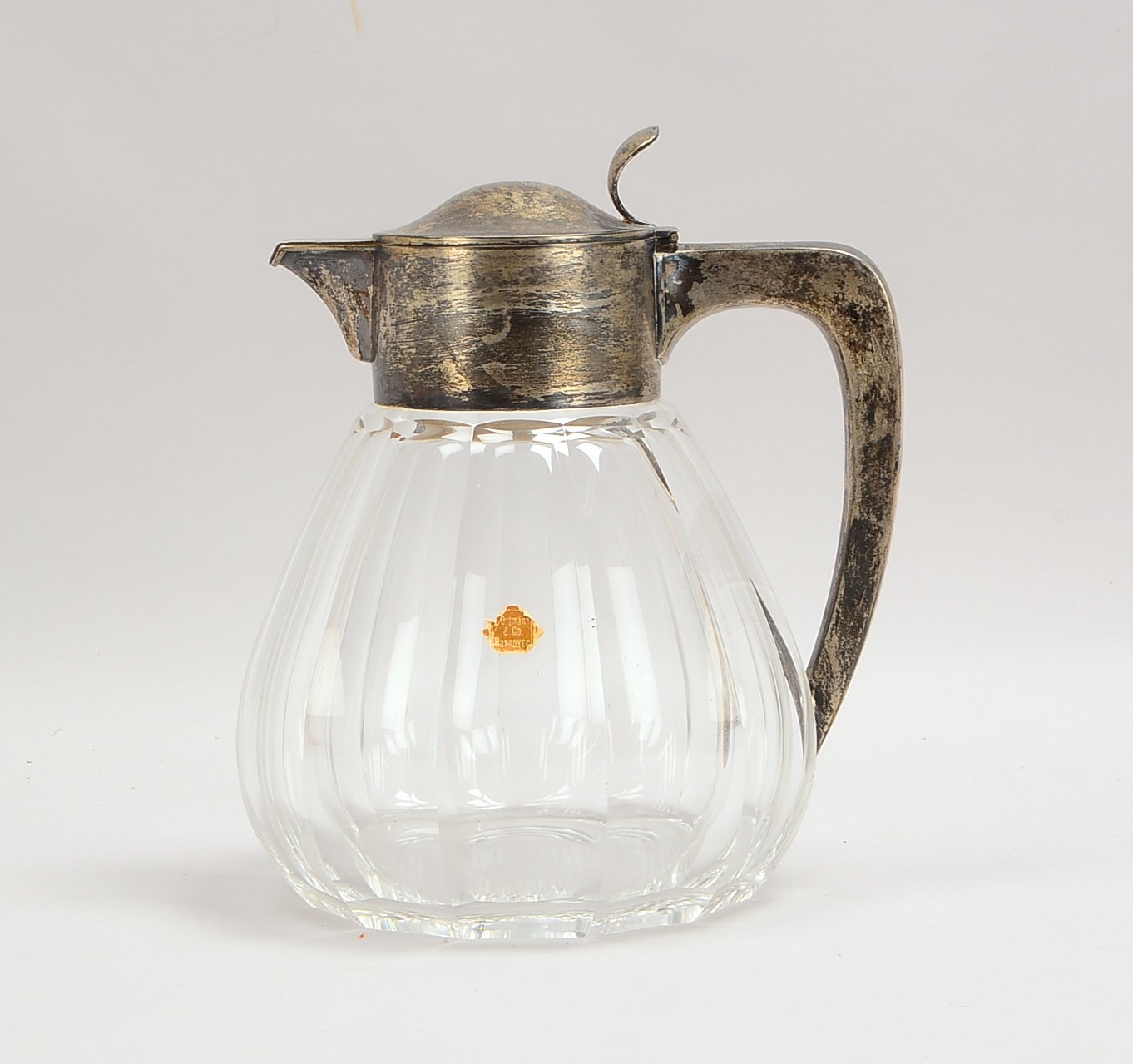 Glaskaraffe, Kristallglas, 800 Silber-Griffen/Montierung, facettierter Korpus; Höhe 24 cm