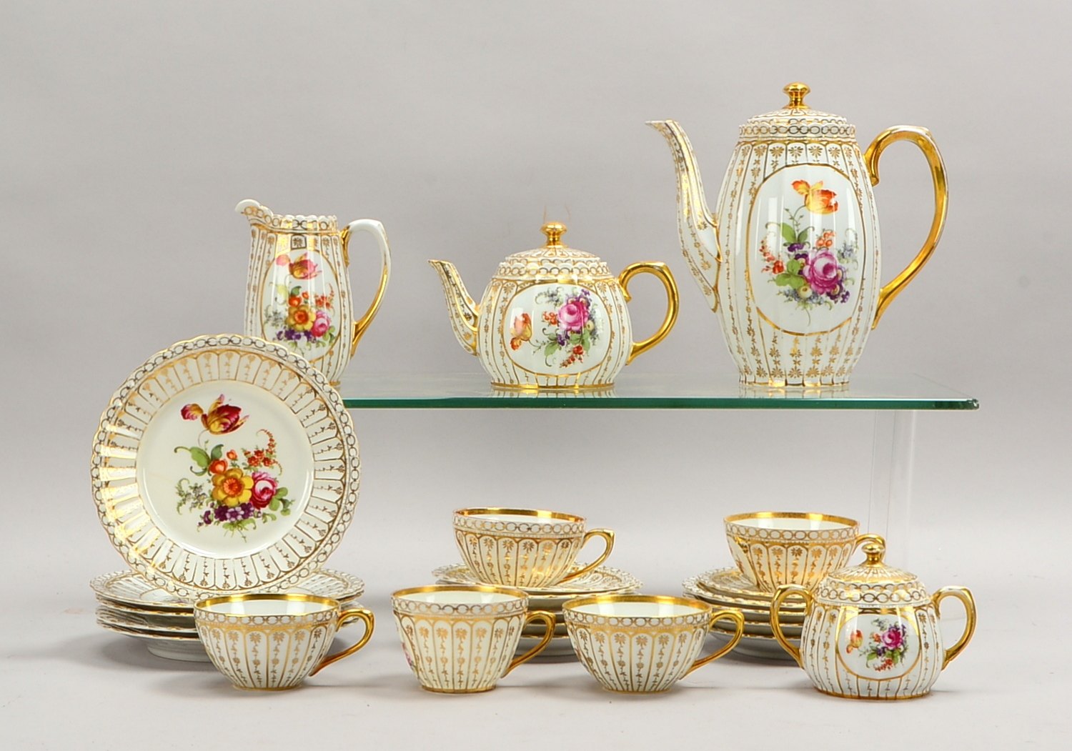Württemberg Porzellan, Tee-/Kaffee-Restservice, mit Blumendekor und Goldstaffage, umfassend: Kaffeek