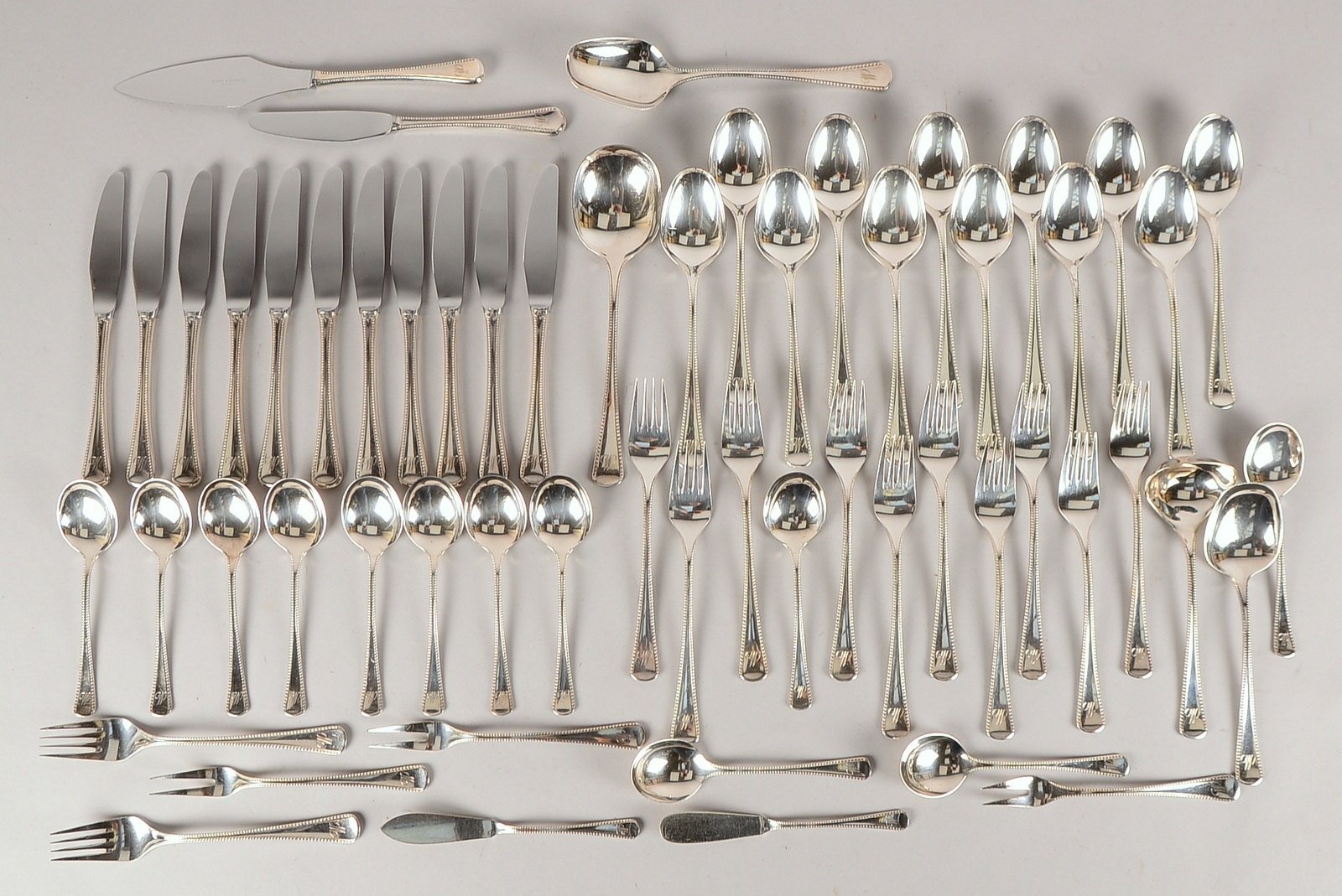 Robbe & Berking, umfangreiches Tafelbesteck, 800 Silber, Dekor 'Königskordel', umfassend: je 12-teil
