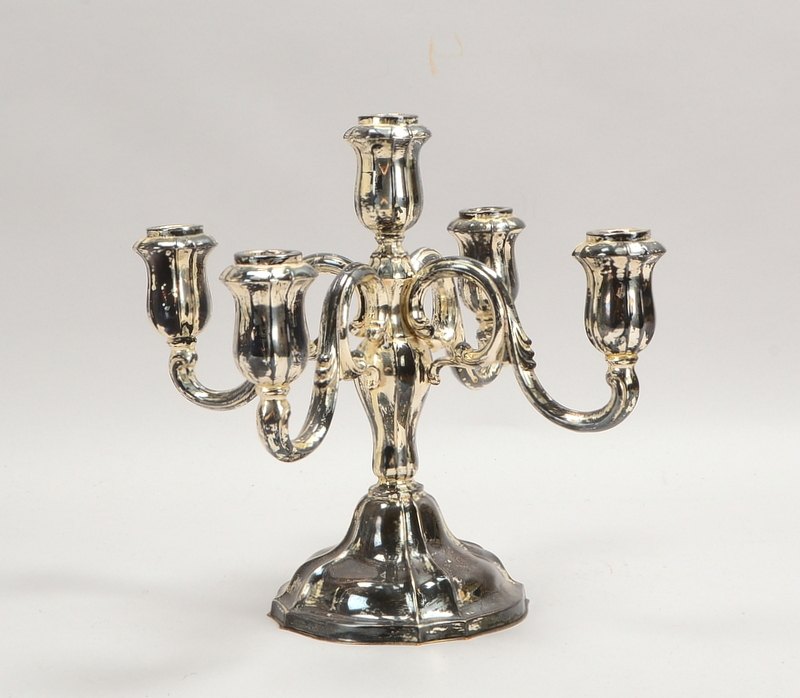 Tischkerzenleuchter, 830 Silber, 5-flammig, barocke Ausführung, mit Metall-Bodenplatte; Höhe 26 cm,
