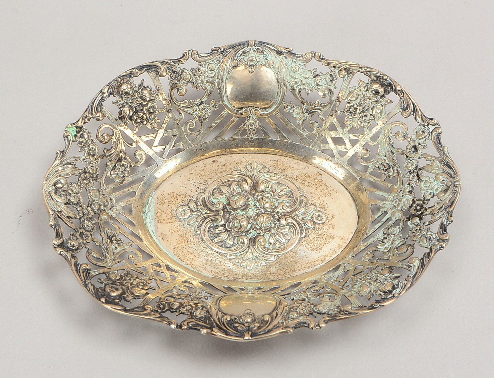 Kleine Servierschale/Korb, 800 Silber (punziert), feine Durchbrucharbeit; Durchmesser Ø 15,5 cm, Gew