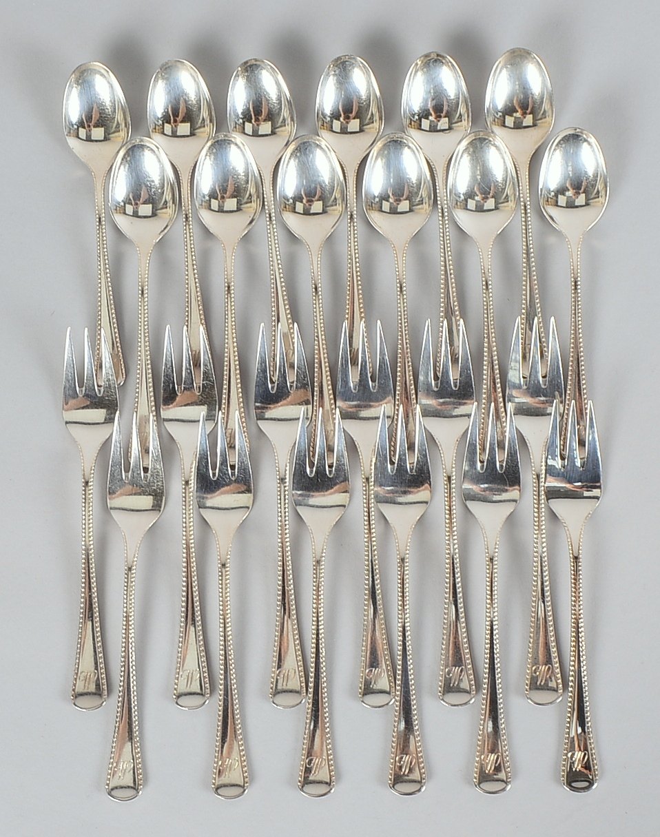 Robbe & Berking, je 12-teiliger Satz Kaffeelöffel und Kuchengabeln, 800 Silber, Dekor 'Königskordel'