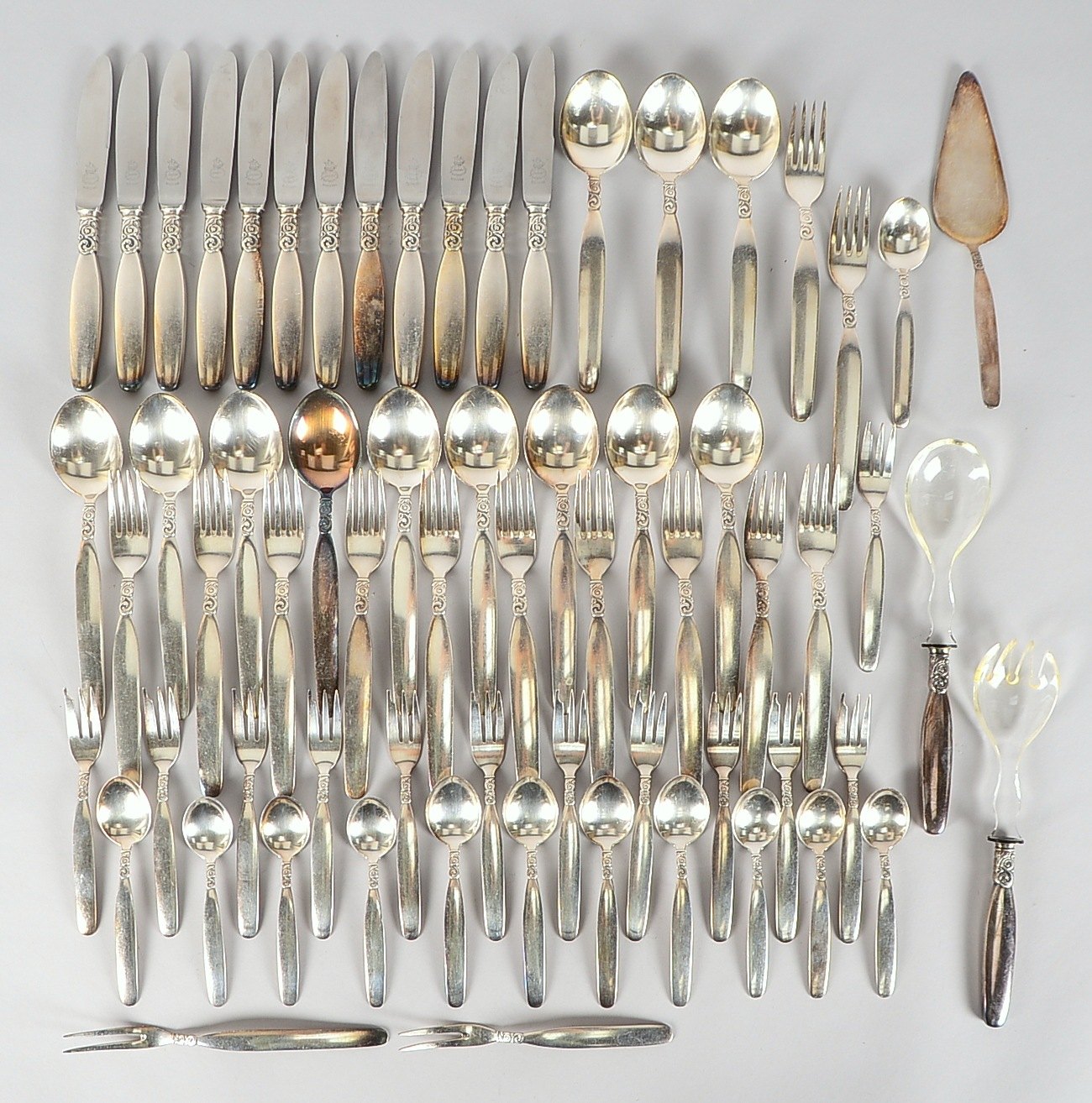 Tafelbesteck, 800 Silber, Speisebesteck und Kaffeebesteck, für 12 Personen; Gewicht ohne Messer/Sala