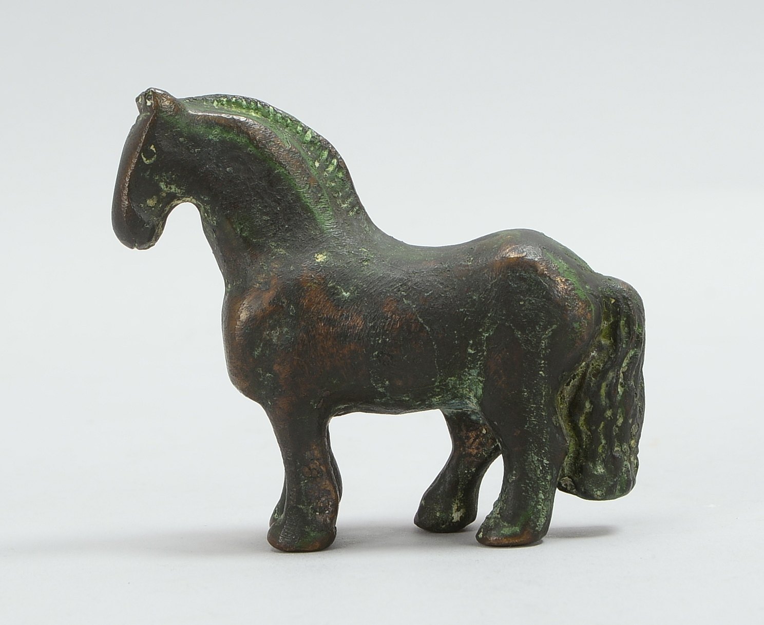 Surovtsev, Vladimir (*1951 Moskau, zeitgenössischer russischer Bildhauer), Kleinbronze - hier wohl N
