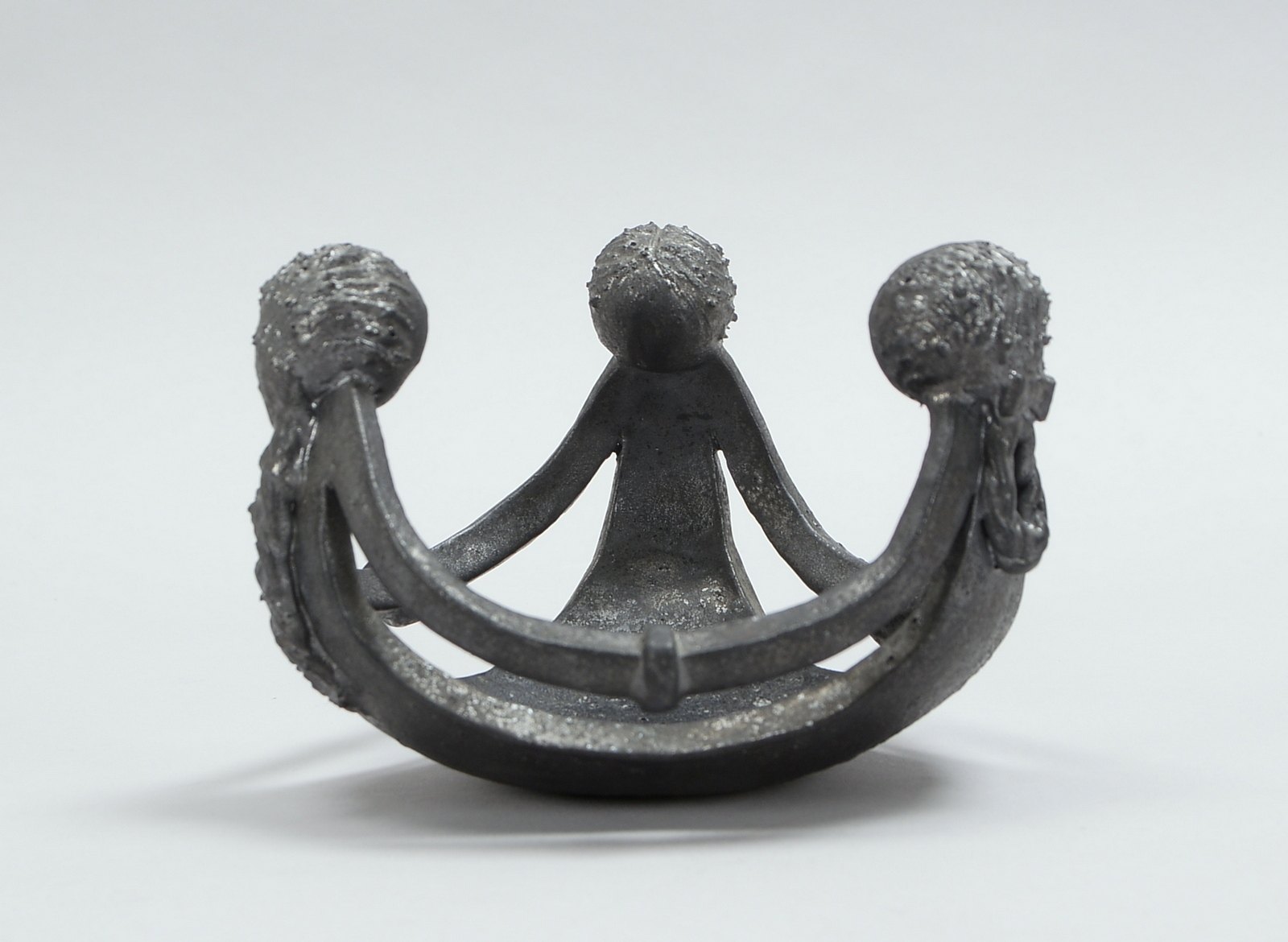 Figürliche Schale, Weißmetall, 'Mädchenreigen', monogrammiert 'GN'; Höhe 10,5 cm, Durchmesser Ø 14 c