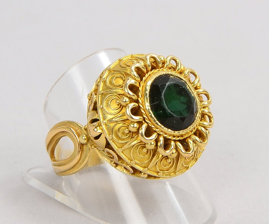 Ring, 585 GG (gestempelt), besetzt mit einzelnem Turmalin, facettierter Stein im Rundschliff; RG 62,