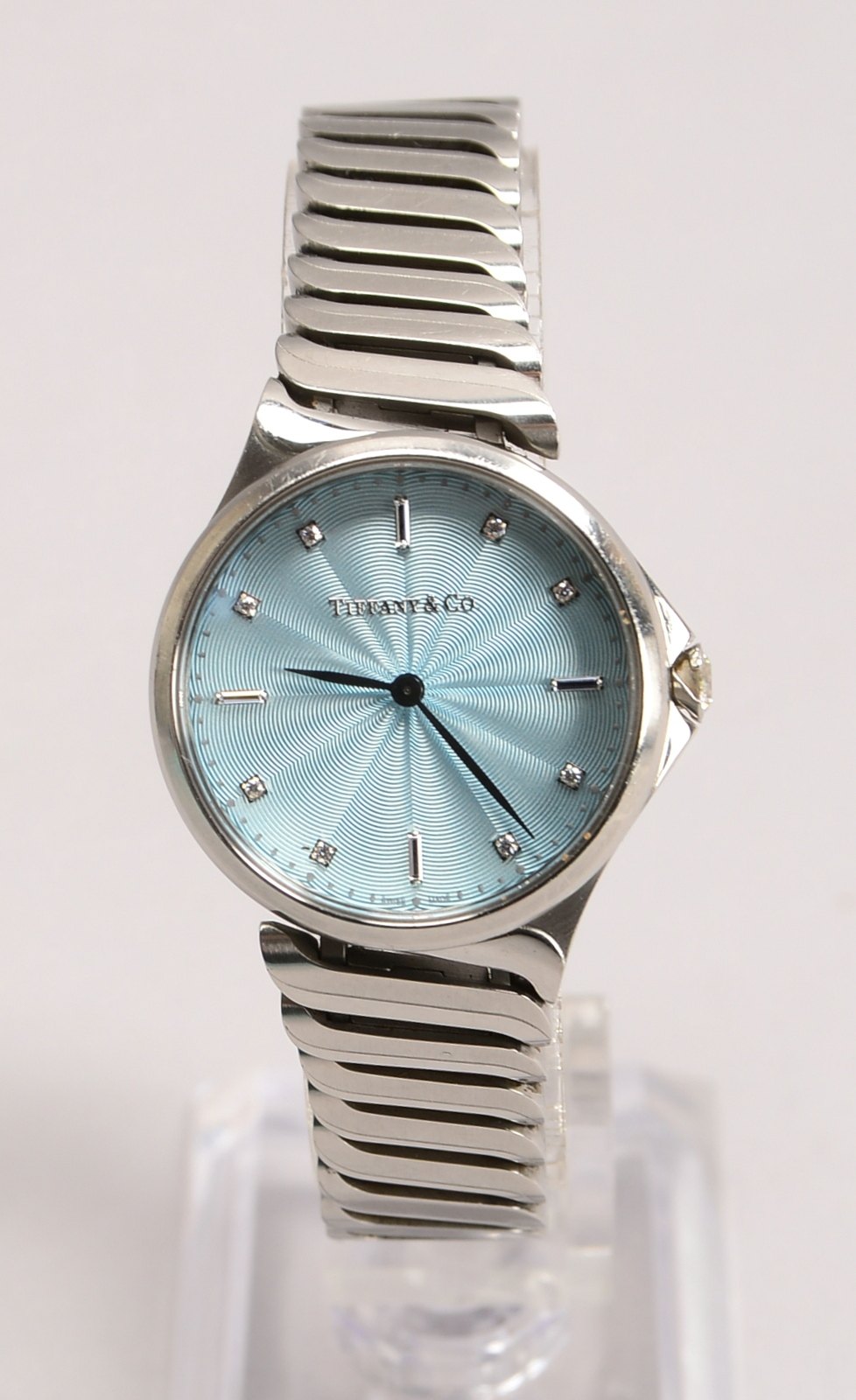 Damenarmbanduhr, Tiffany & Co., Edelstahl-Gehäuse und Armband, guillochiertes Zifferblatt in Lindgrü