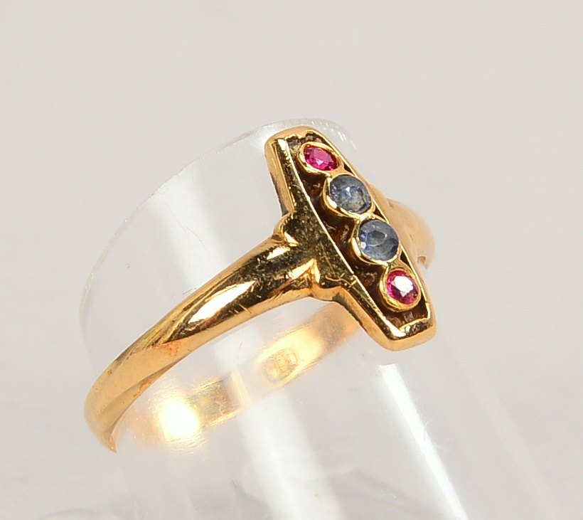 Ring, 585 RG (gestempelt), besetzt mit je 2x kleinen Brillanten und 2x kleinen Rubinen; RG 56, Gewic