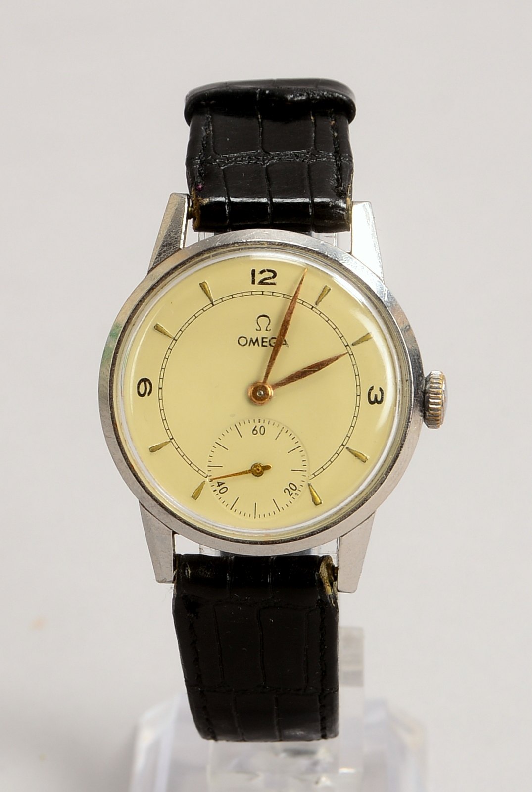 Herrenarmbanduhr (1950er Jahre), Omega, Handaufzug, Stahlgehäuse mit Lederarmband, Zifferblatt mit S