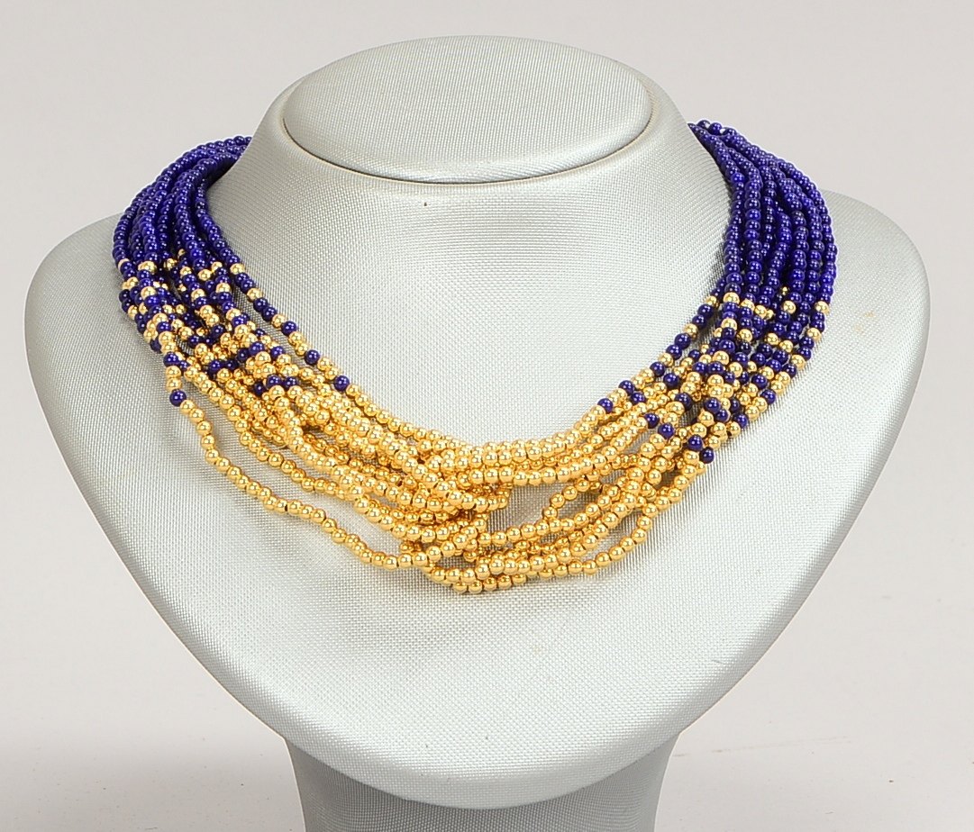 Collier, 10-strängig, mit Lapislazuli-Besatz, Steine im Perlenschliff/Durchmesser Perlen Ø 3 mm, Per