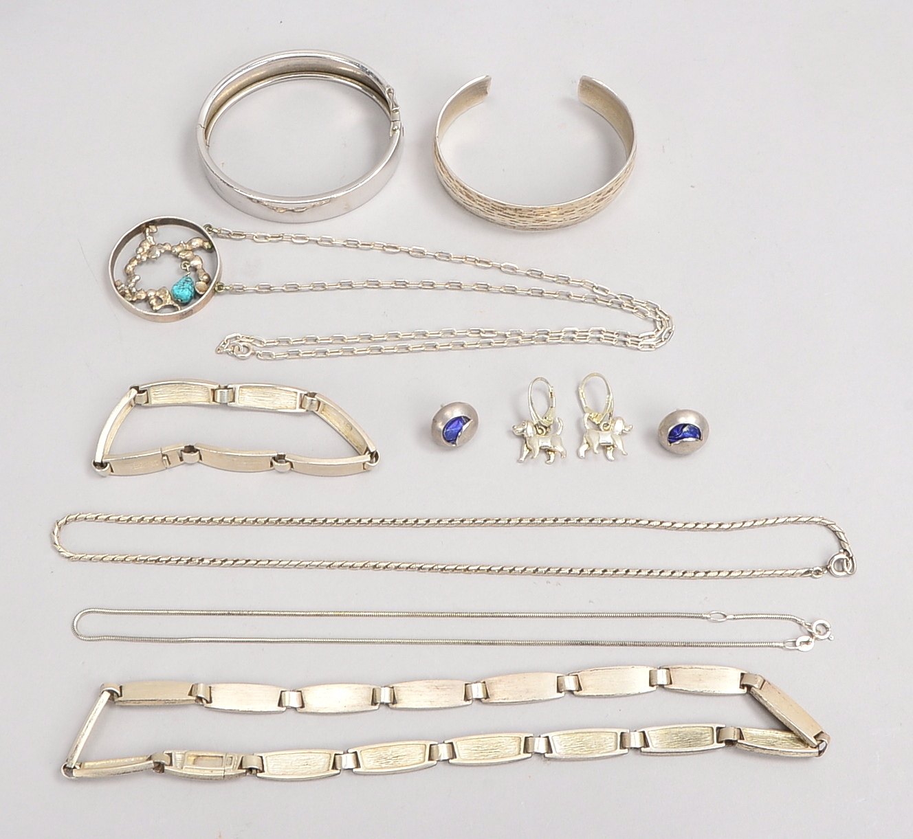 Silberschmuck-Konvolut, verschiedene Silbergehalte und Teile: Halsketten, Armschmuck, Ohrschmuck, u.