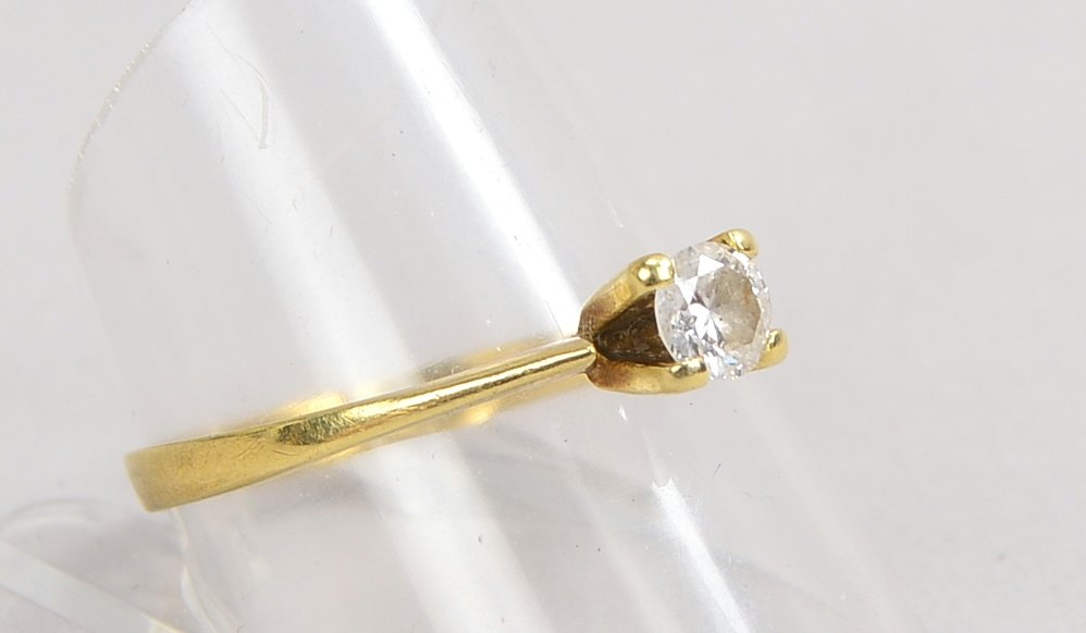 Ring, 585 GG (gestempelt), besetzt mit einzelnem Brillant von ca. 0,25 ct, Farbe 'G-H', 'Si'; RG 61,