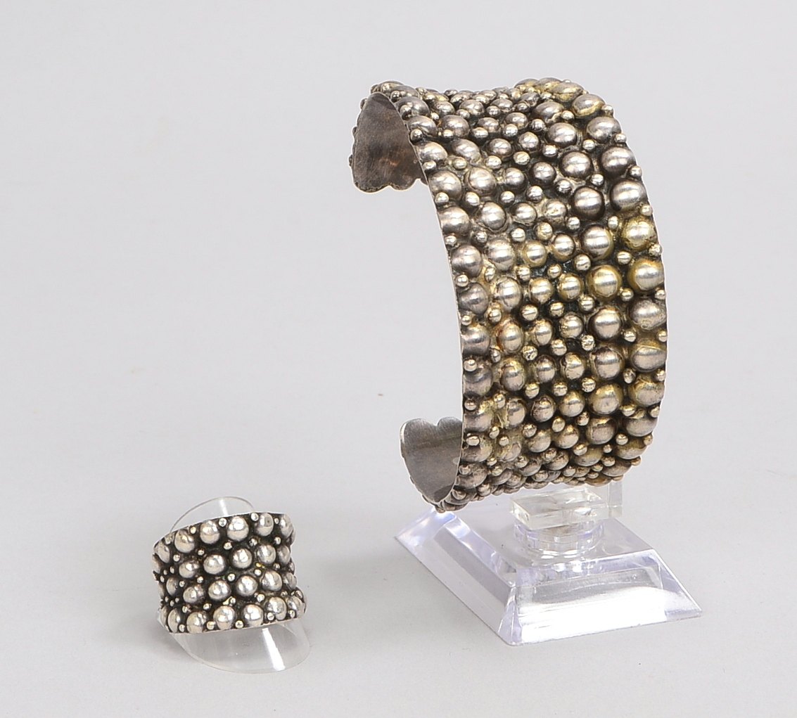 Schmuckset, 925 Sterlingsilber, konkave Schiene, jeweils mit Noppenmuster, 2-teilig: 1 Armspange, Ma