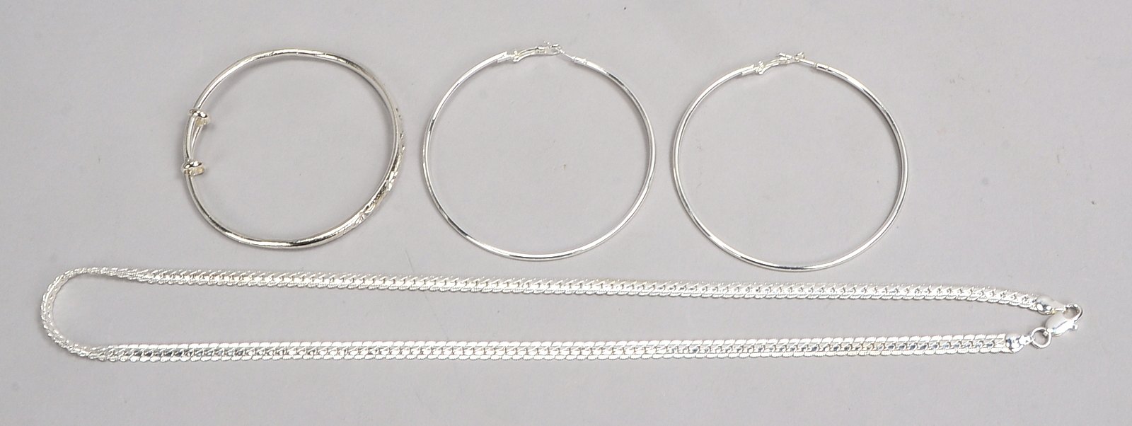 Silberschmuck-Set, 925 Sterlingsilber, 3-teilig: Halskette, Armreif/verstellbar, und Paar großer Cre