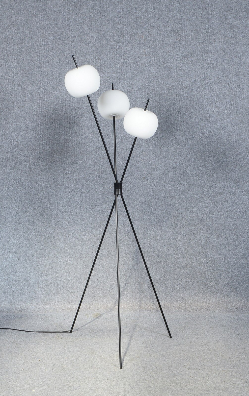Kundalini/Italien, Designer-Stehleuchte, 3-flammig, Modell 'Kushi Floor', 3x Glaskugel-Schirme/mundg
