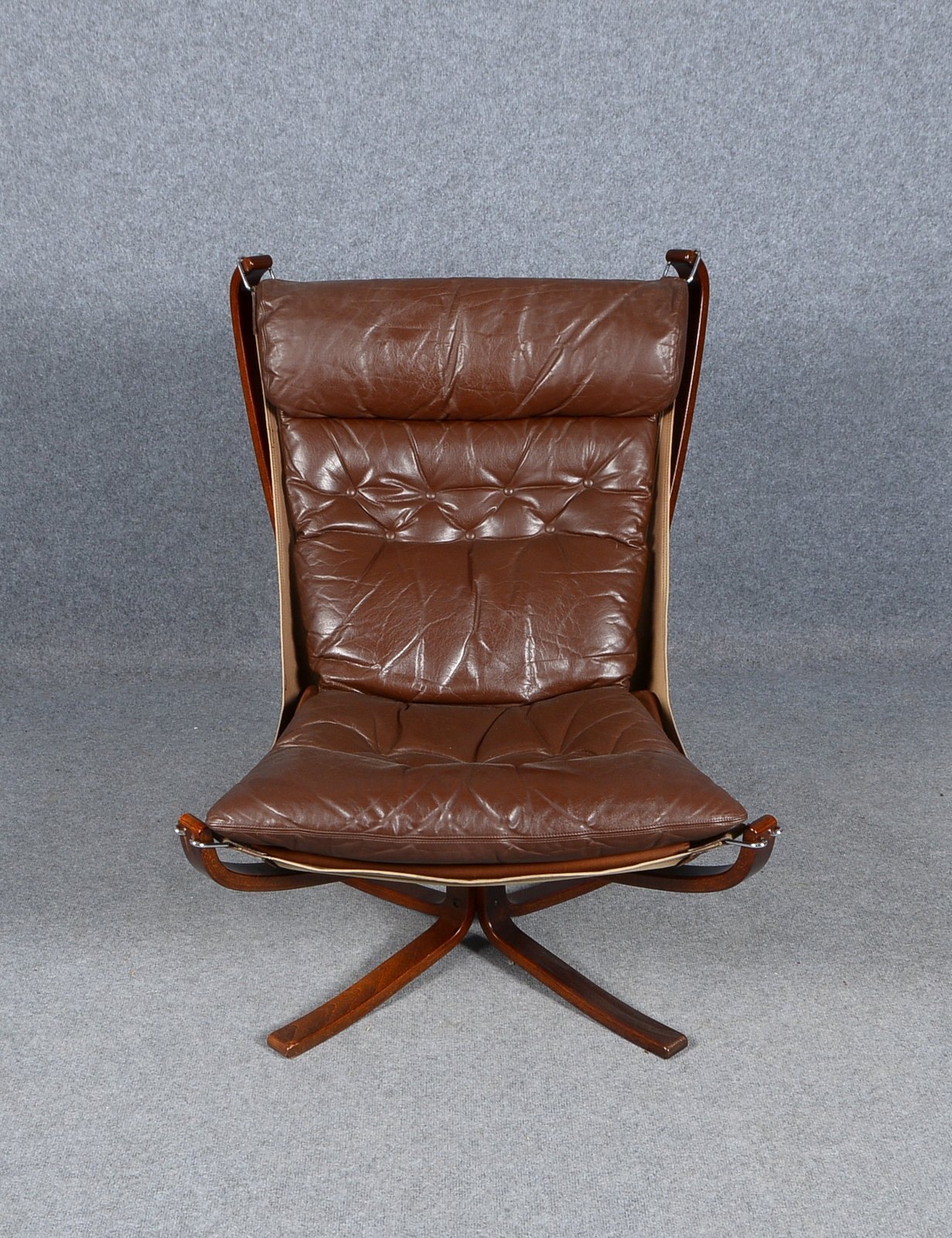 Vatne Møbler/Norwegen, Designer-Sessel (1970er Jahre), Modell 'Falcon Chair', braun gebeizter Schich