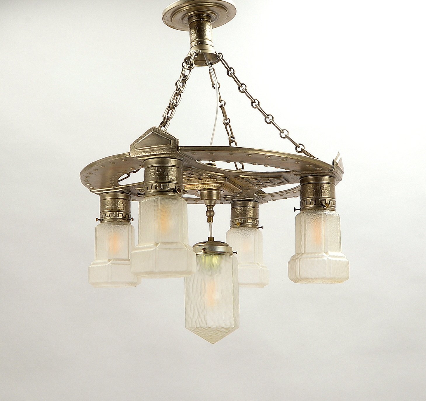 Art déco-Deckenlampe, 5-fl., Messing/silberfarben patiniert, mattiertes Glas