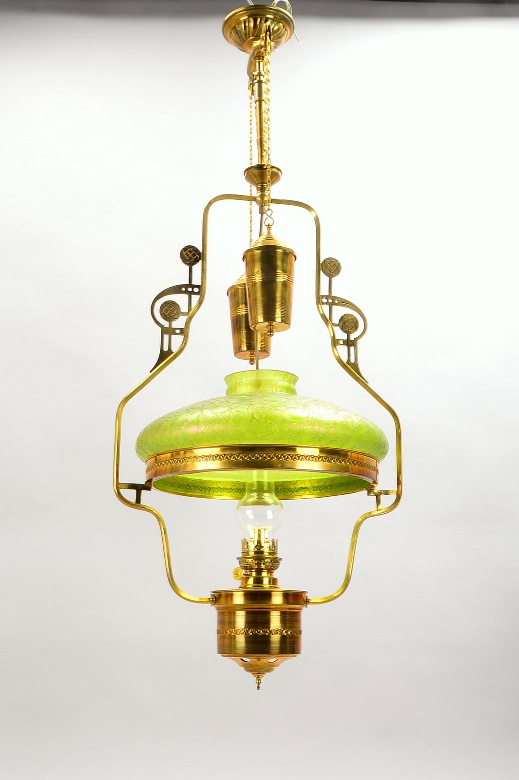 Jugendstil-Deckenlampe, 1-fl., aus Petroleumlampe - elektrif., Messing/Strukturglas