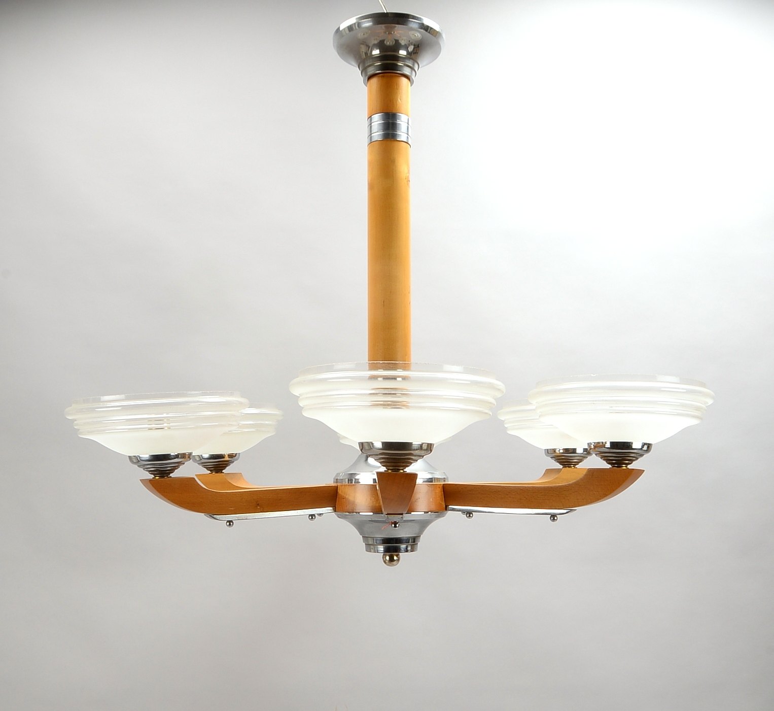 Deckenlampe, 6-fl., helles Holz und Metall/silberfarben, mattierte Glasschirme