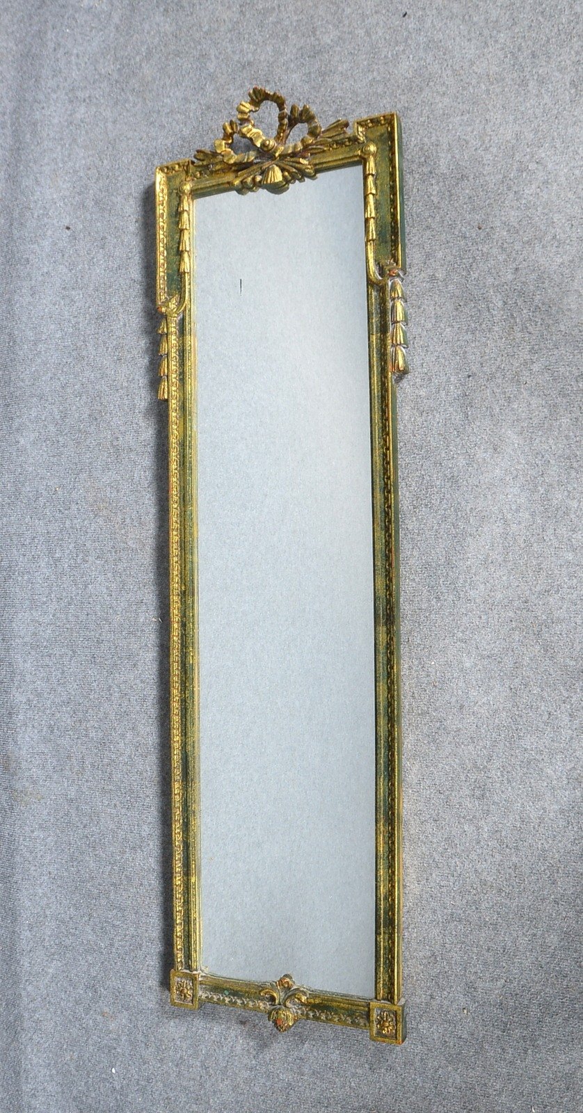 Wandspiegel (im Empire-Stil); Maße Spiegelglas 113 x 26 cm, Gesamthöhe 130 cm, Breite 36 cm