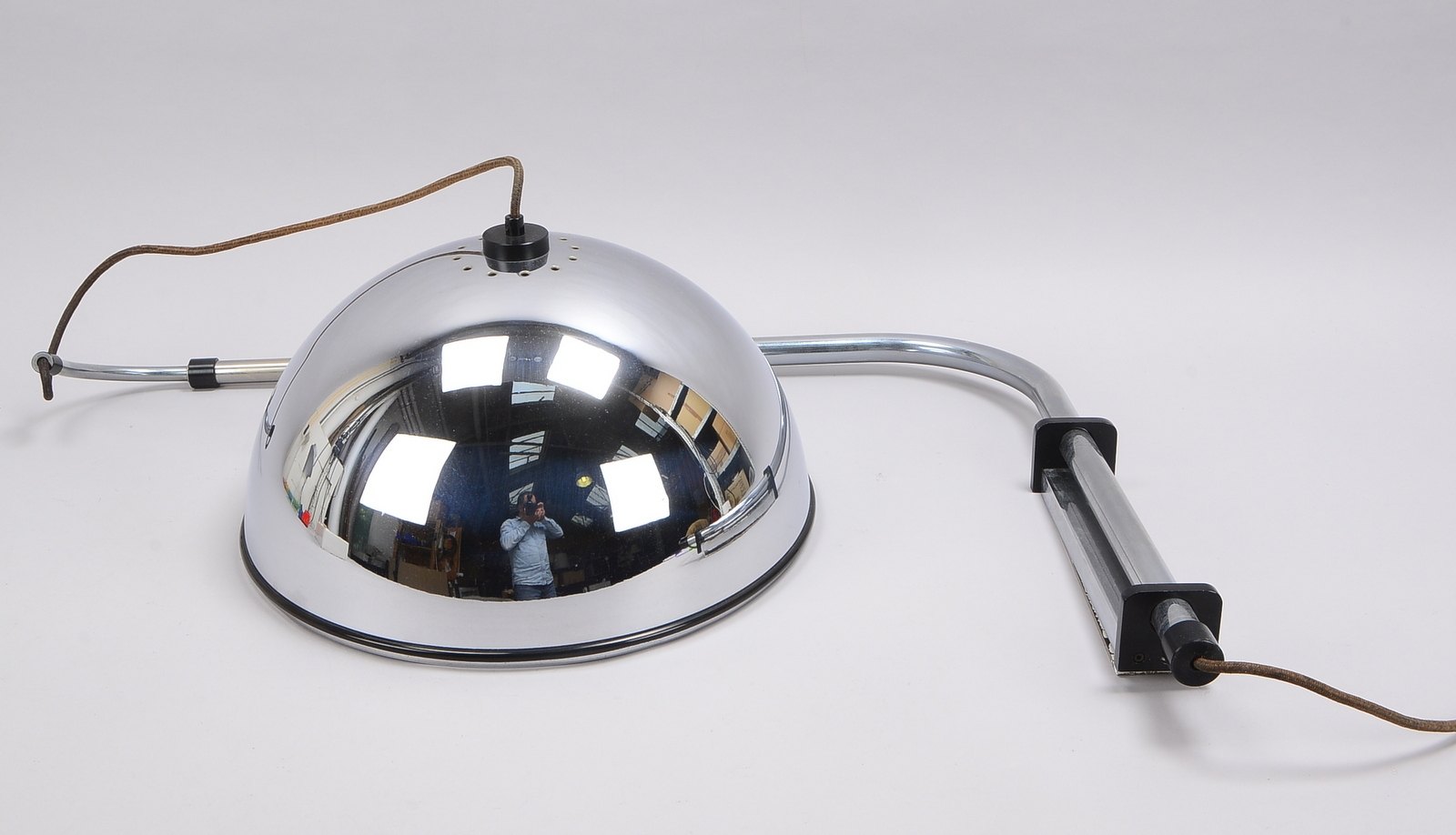 Designer-Hängelampe, 1-flammig, schwenkbarer Bogen, mit verchromtem Schirm, Lampe mit Schunrschalter