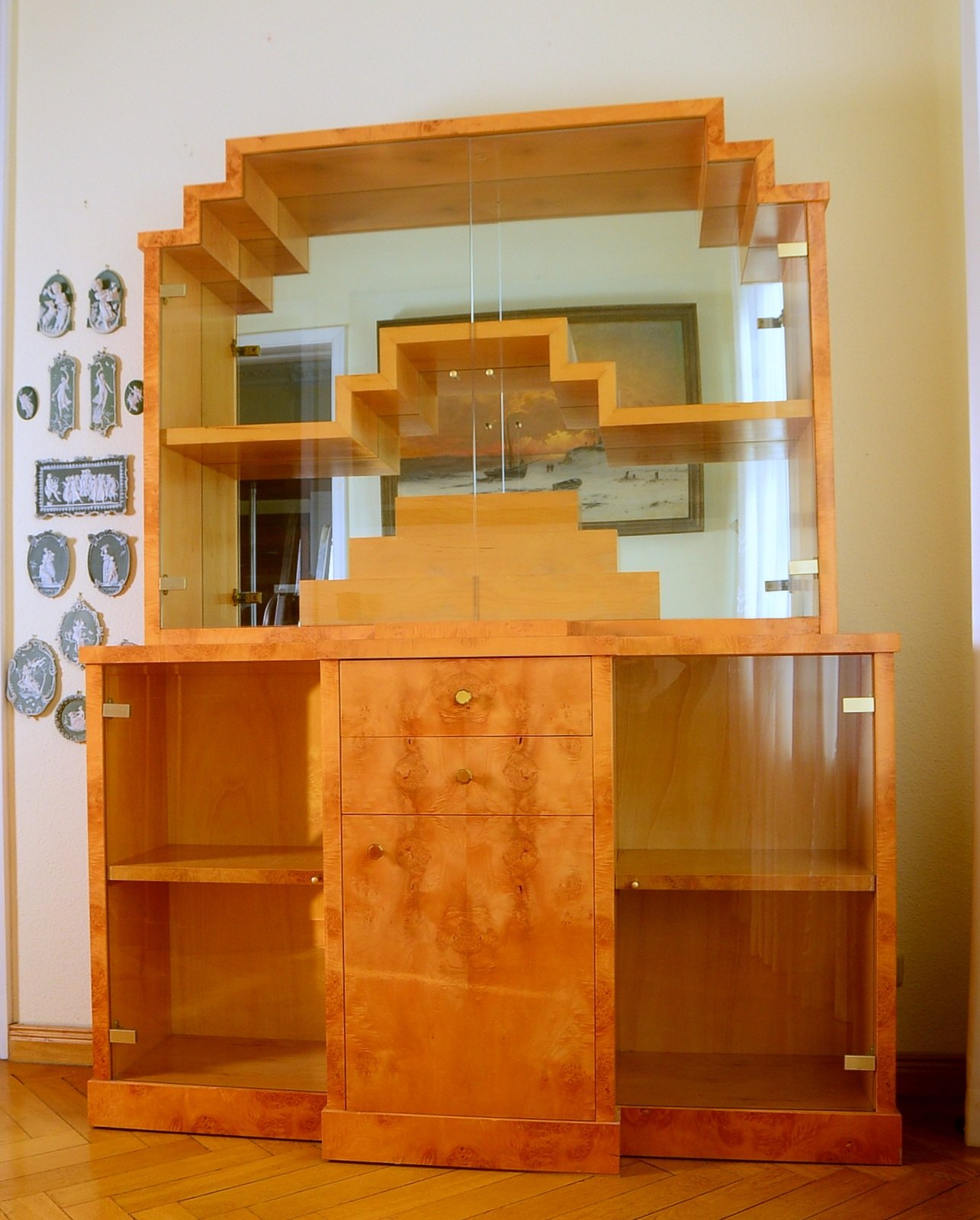 Spirituosen-Aufsatzschrank und Bartresen (Ausführung im Art déco-Stil), Massivholz mit afrikanisc
