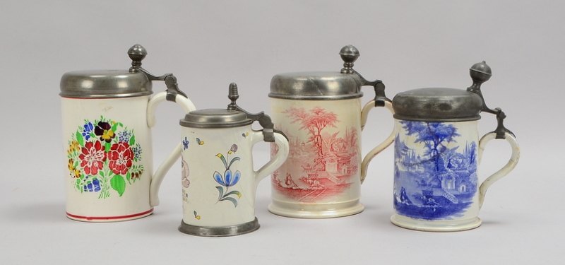 4 alte Walzenkrüge, versch. Ausf. (1x mit Zinndeckel/dat. 1872, 1x mit Bremer Schlüssel)