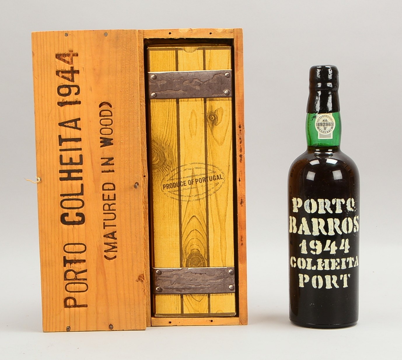 Sammler-Portwein, 1 Flasche: 'Porto Barros Colheita 1944' - abgefüllt 1977, in Originalverpackung un