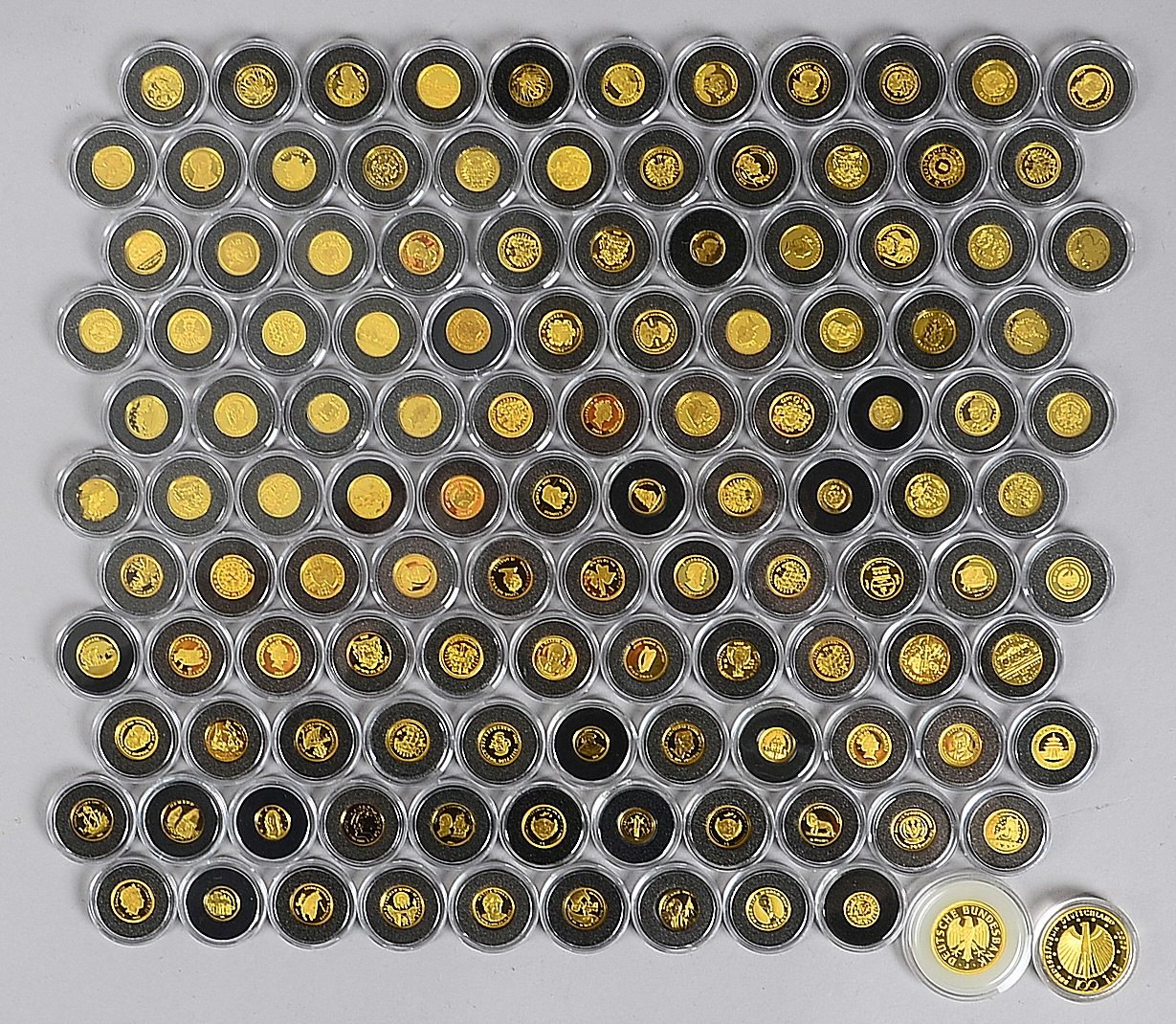 Große Münzsammlung (Alle Welt) - Nachprägungen: Gedenkmünzen und Goldmedaillen, je 999,9/1.000 Feing
