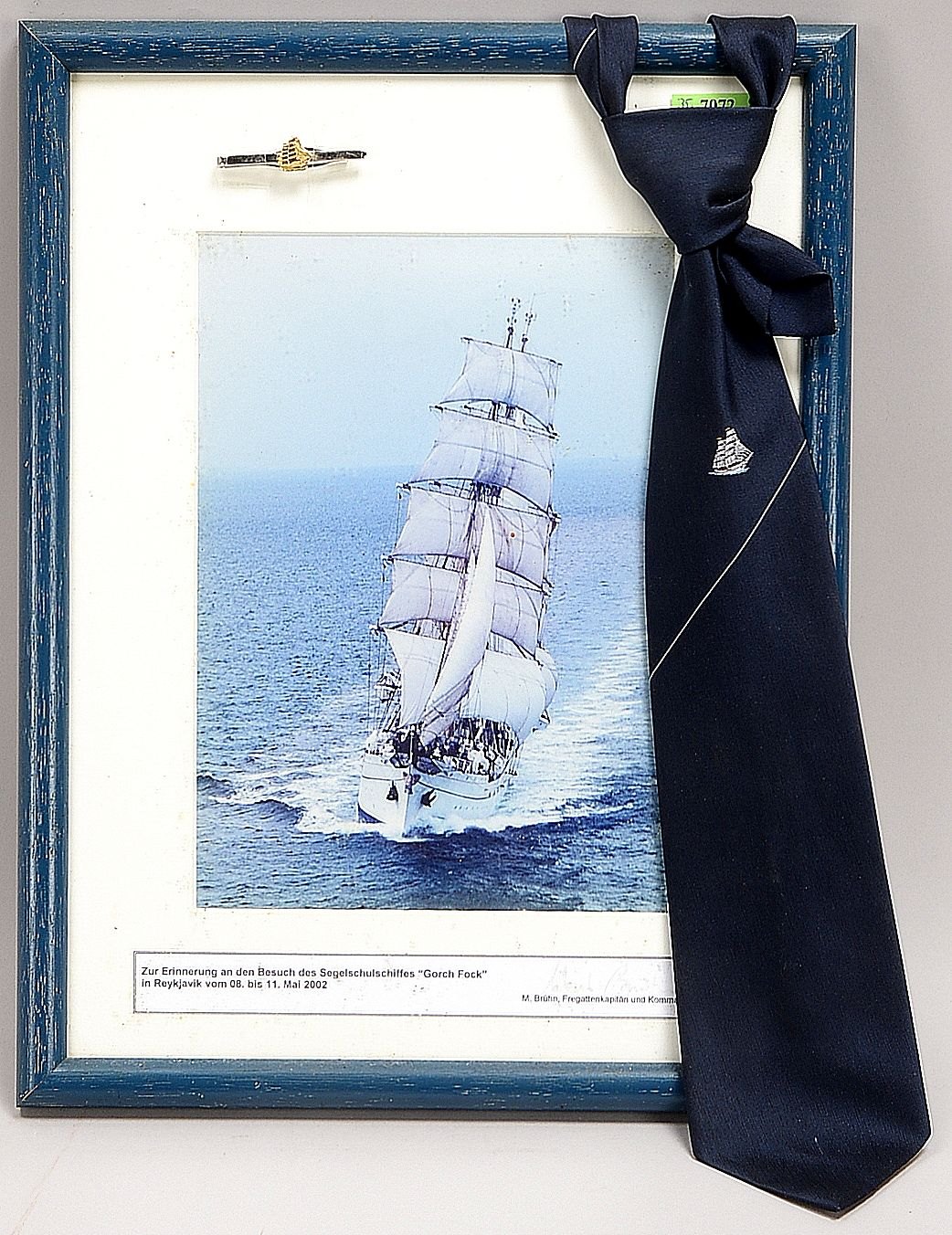 3 maritime Sammlerstücke, 'Gorch Fock': 1 Bild/ger., 1 Krawatte und 1 Krawattennadel