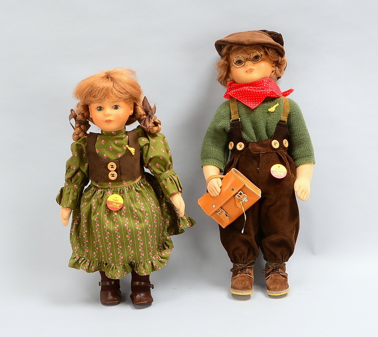 2 Sammlerpuppen, Margarete Steiff, Charakterpuppen 'Andreas', Höhe 48 cm, und 'Gabi', Höhe 43 cm - j