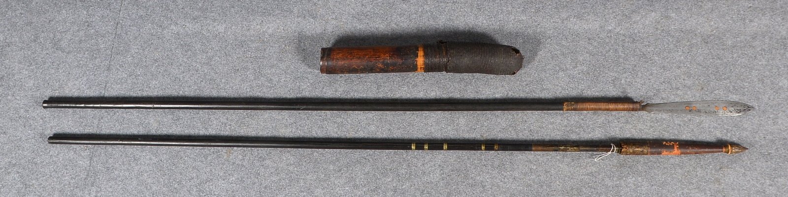 Sumpitan (Borneo/Indonesien), 2-tlg.: Blasrohr und Lanze - mit Bambusköcher/Pfeilen
