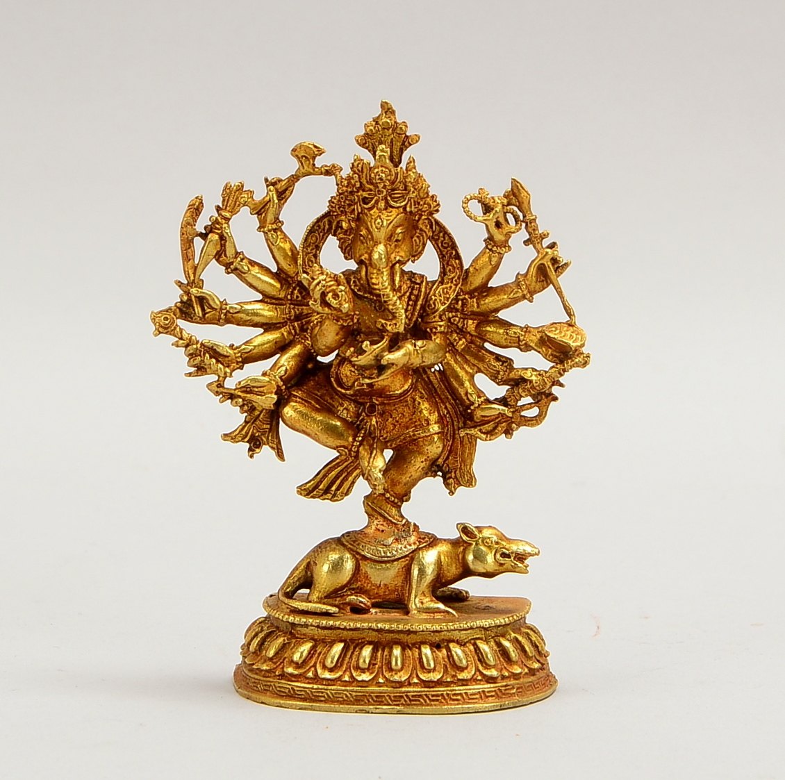 Bronzeskulptur (Indien/Nepal), '12-armiger Shiva' (auf Rattenfigur stehend dargestellt), Figur auf L