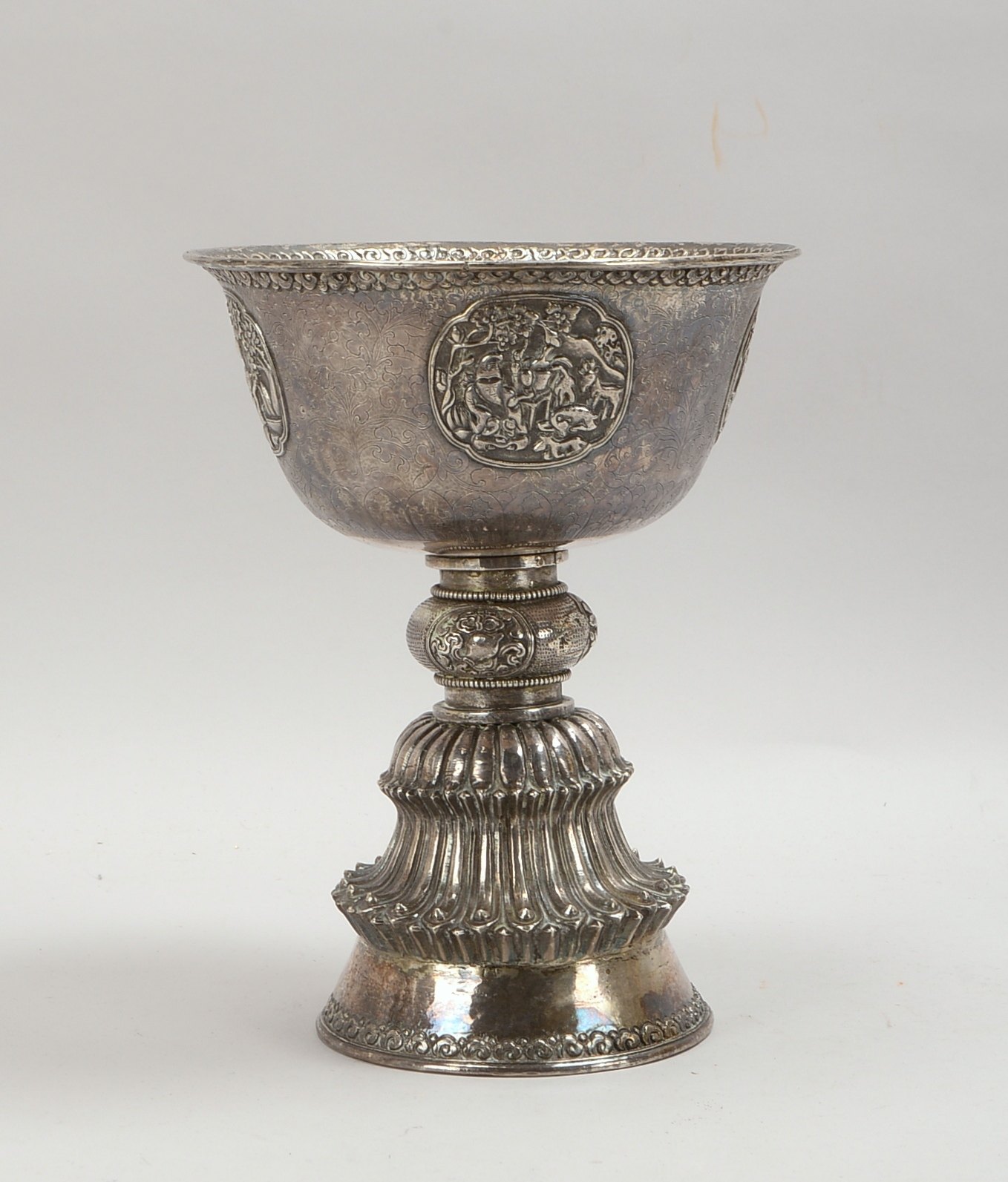 Buddhistische Butterlampe/Dipa (Tibet - Ritualobjekt), Silber, Wandung mit ziseliertem floralem Deko