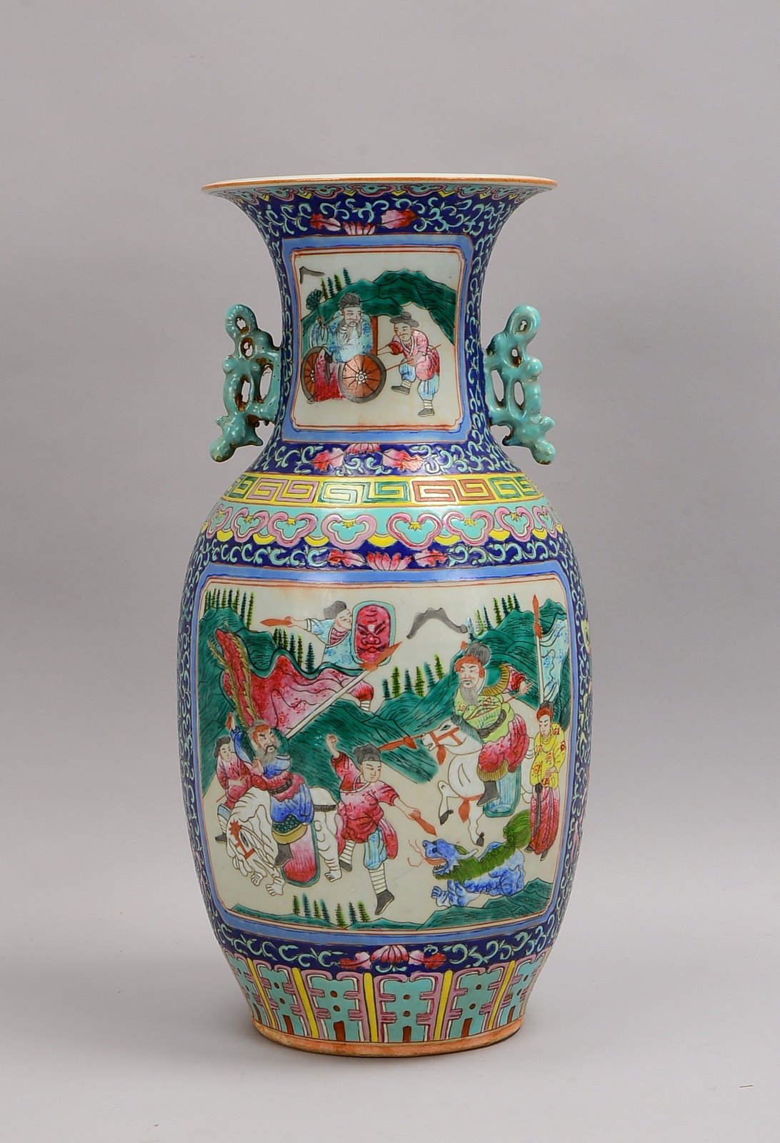 Porzellanvase, ovoid, polychr. Bemalung, 2x Handhaben, ungemarkt; Höhe 42,5 cm
