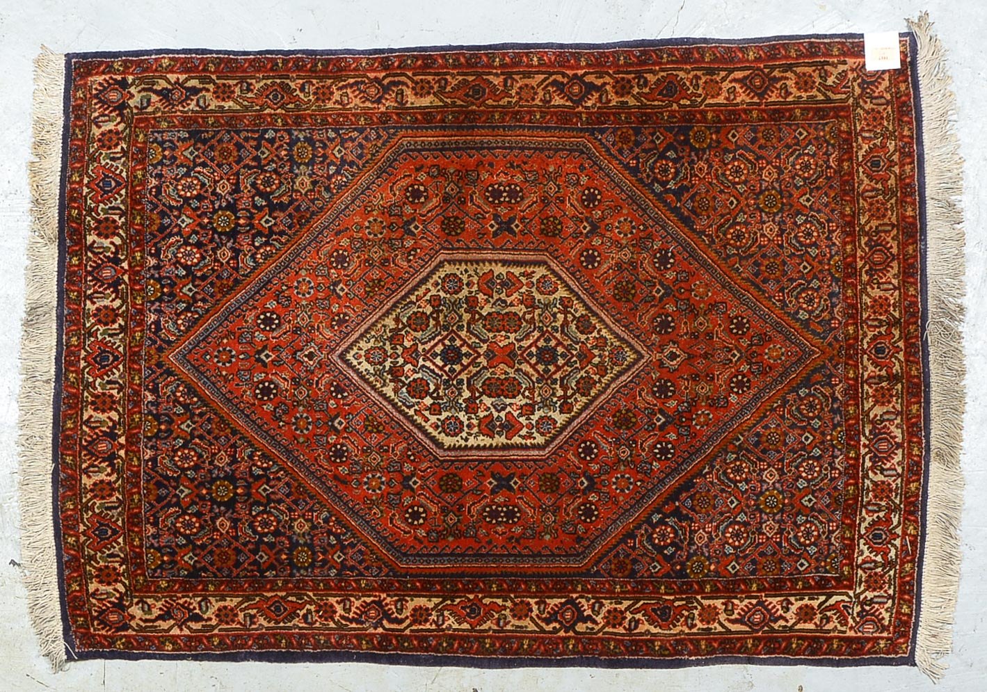 Bidjar, mittelfeine bis feine Knüpfung, Flor in gutem Zustand; Maße 130 x 92 cm