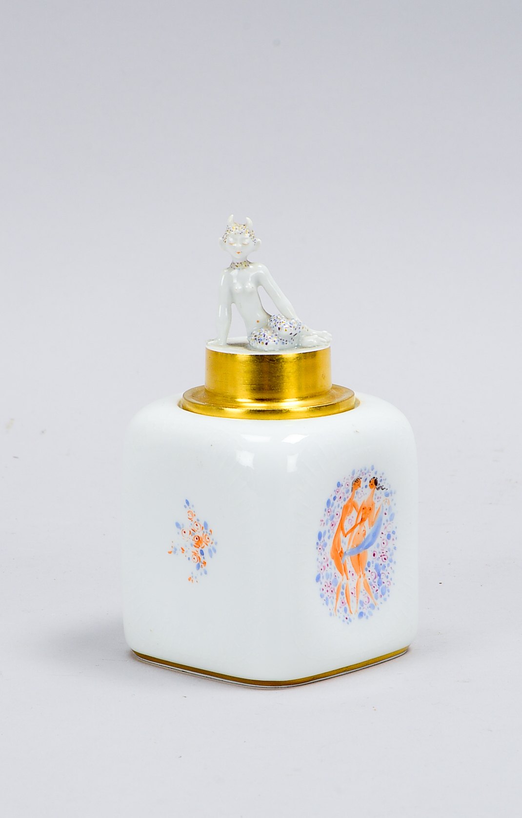 Meissen (I. Wahl), Porzellan-Teedose, schauseitig/rückseitig mit polychomer Bemalung ('Paarszenen'),