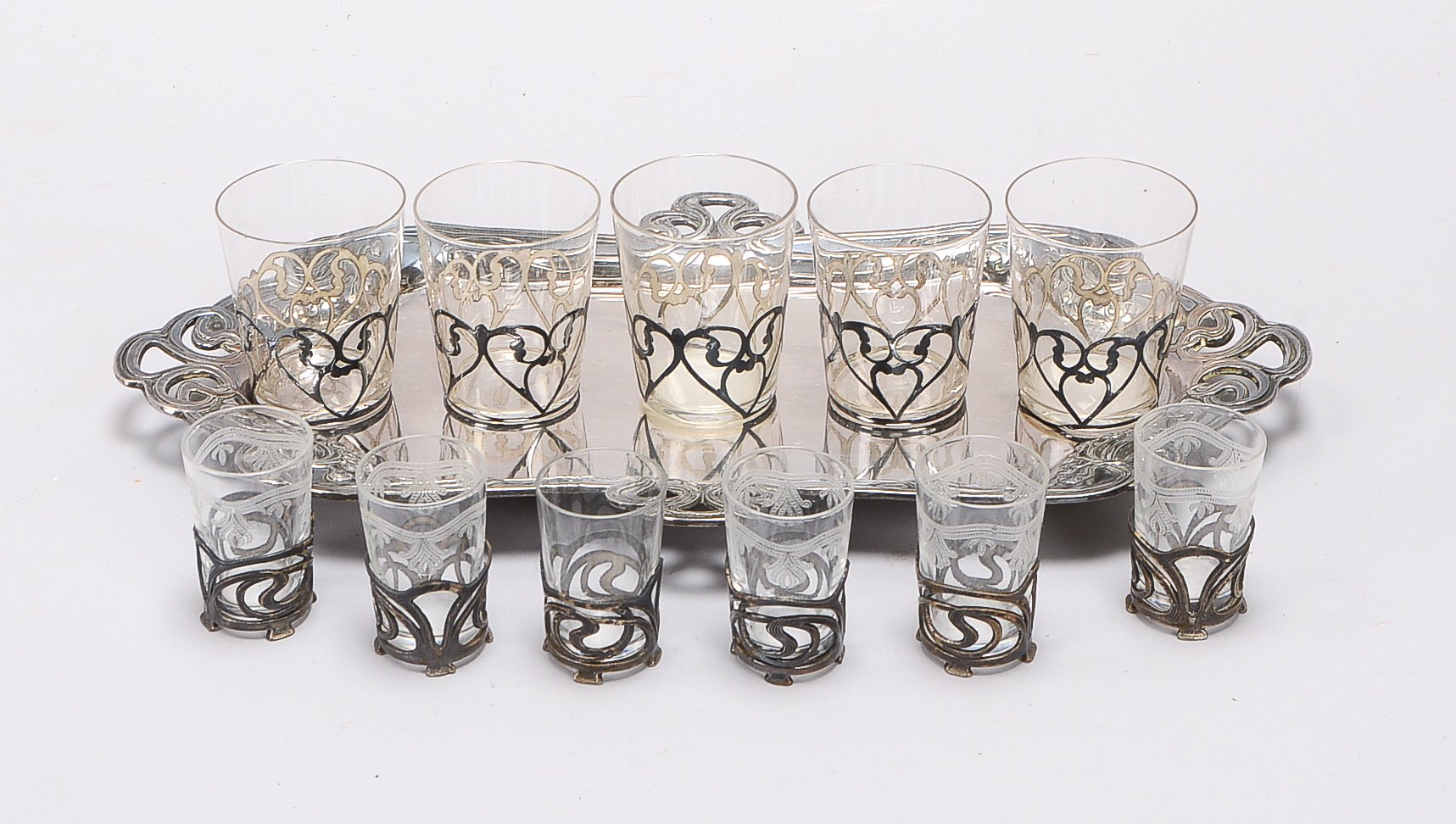 Feines Sammler-Schankset (Jugendstil), 12-teilig: kleines Serviertablett mit 2 Gläsersätzen, Gläser