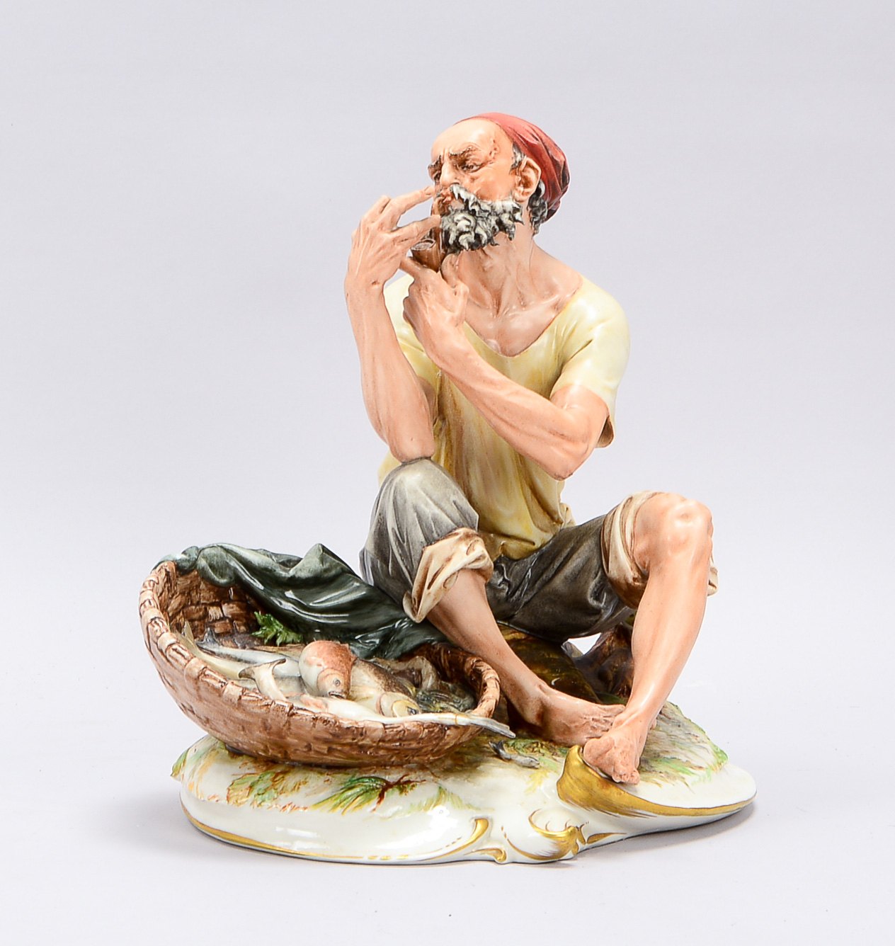 Capodimonte/Italien, Porzellan-Figurengruppe, 'Fischverkäufer', Figuren farbig staffiert; Höhe 28 cm