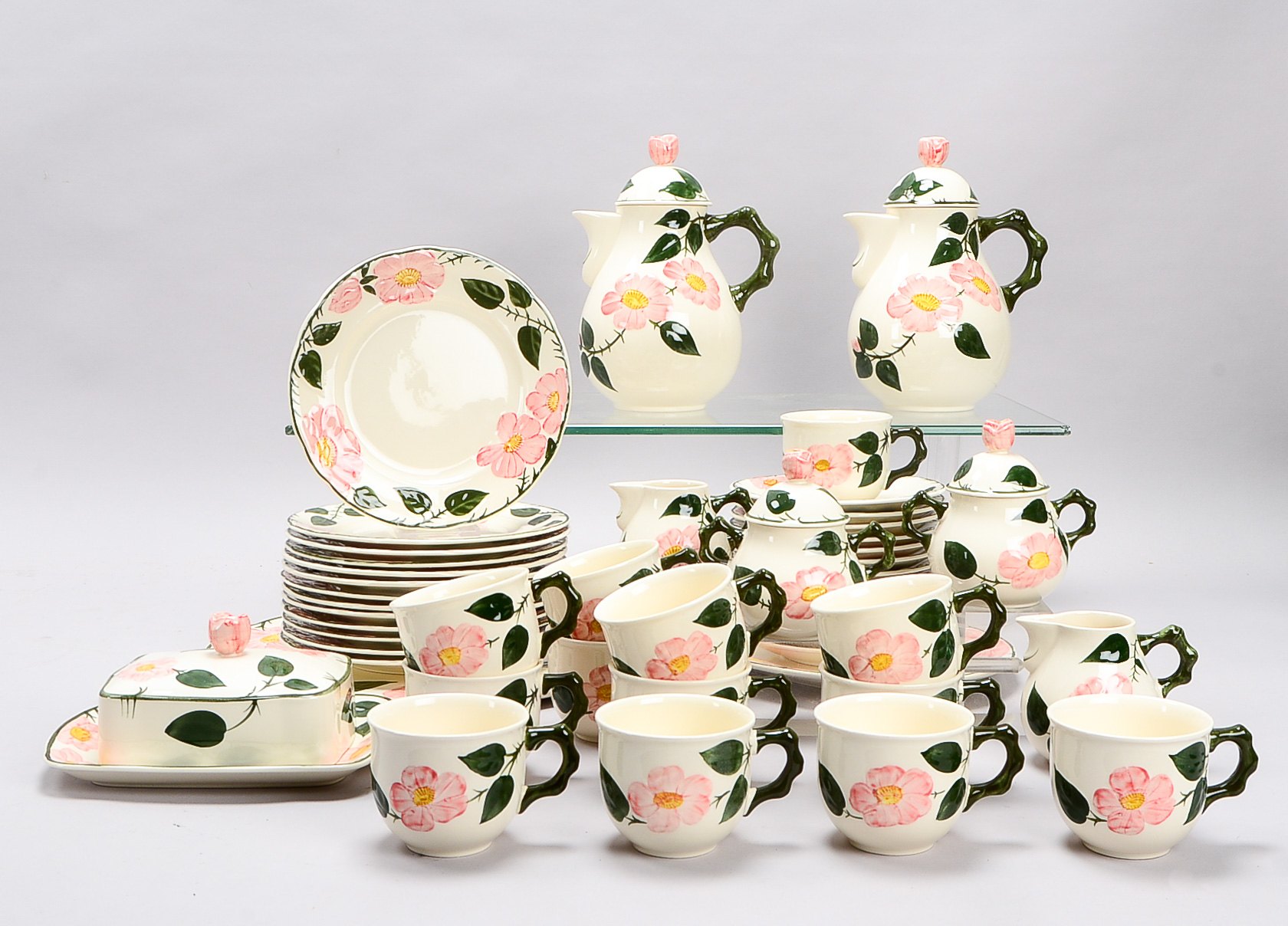 Villeroy & Boch, Kaffeeservice, Dekor 'Wilder Rose', umfassend: 2x Kannen, 2x Zuckertöpfe und 2x Sah
