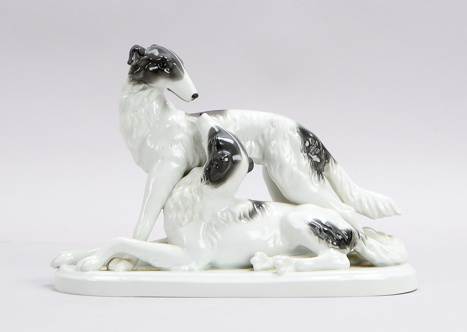 Neutettau, Porzellanfigur "Windspiele-Barsois" auf ovaler Plinthe, Modellnummer 520310, grüne Stemp