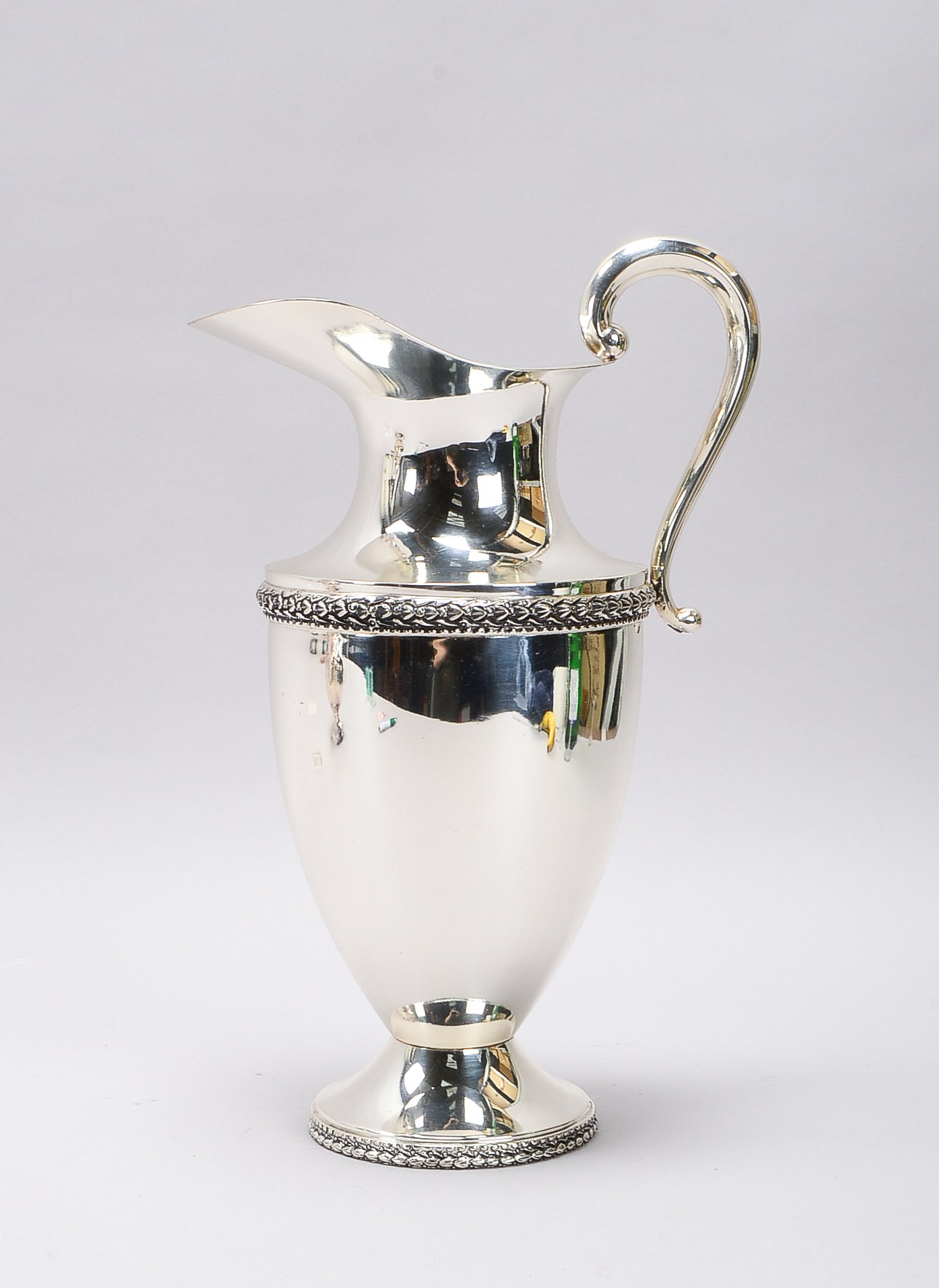 Großer Schenkkrug, 925 Sterling Silber, Ausführung im Empire-Stil; Höhe 32 cm, Gewicht 1.025 g