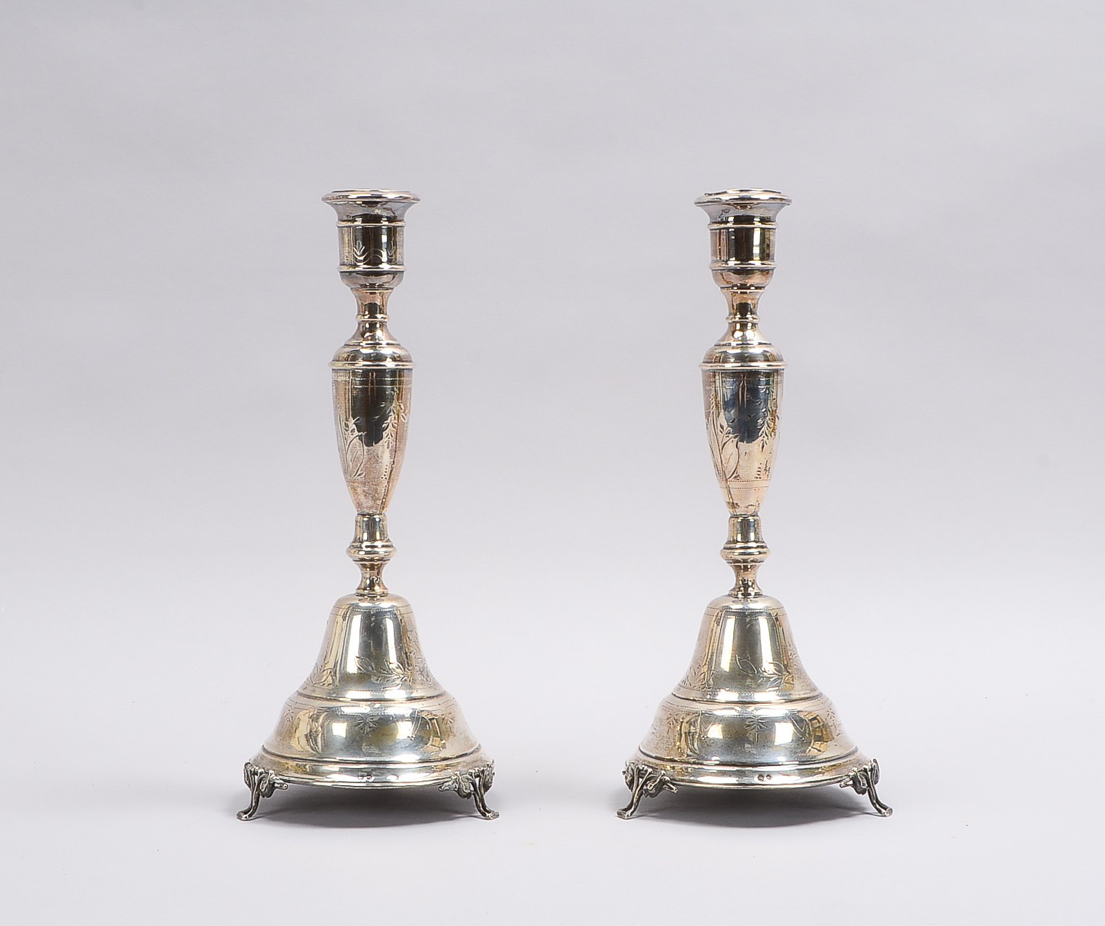 Paar Tischkerzenleuchter (Meisterpunze 'HS' - Hermann Südfeld/Wien), Silber, mehrfach punziert (Stad