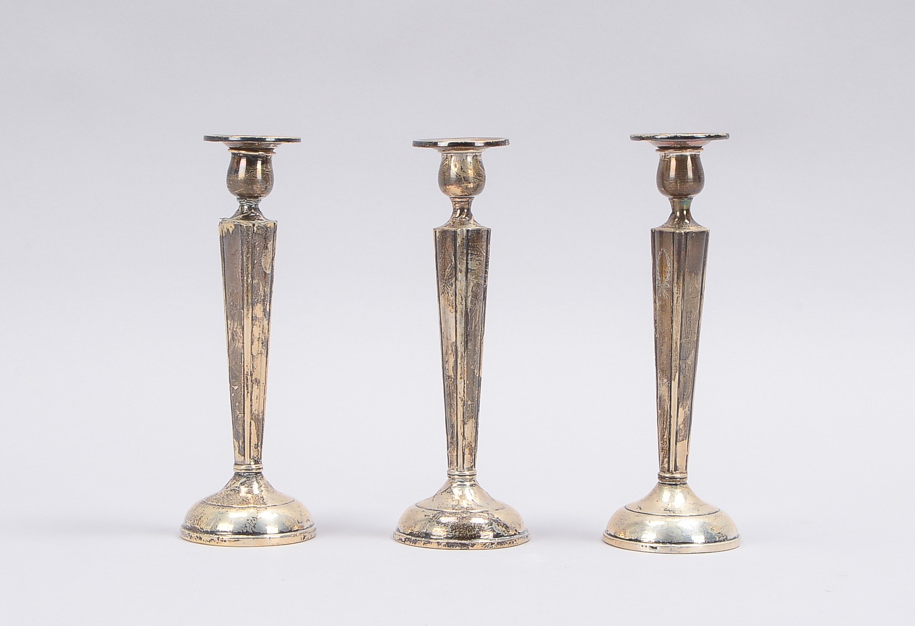 Kleines Tischkerzenleuchter-Konvolut, 925 Sterlingsilber, jeweils 1-flammig, schlichte Form, 3 Stück
