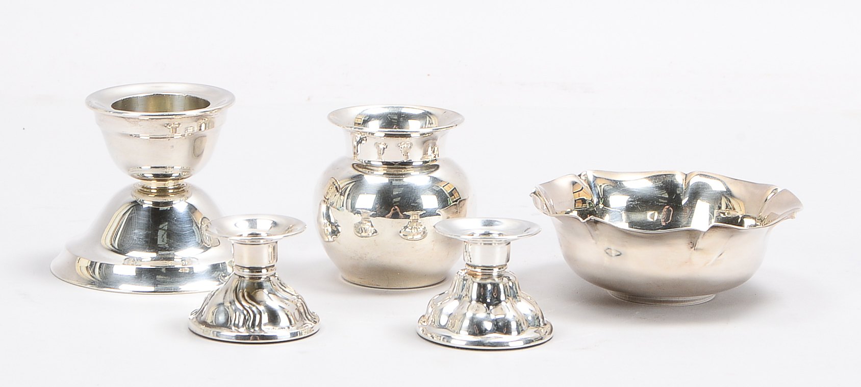 Großes Silberteile-Sammlerkonvolut, 5-teilig: 3x Tischkerzenleuchter, Schale und kleine Tischvase; 1