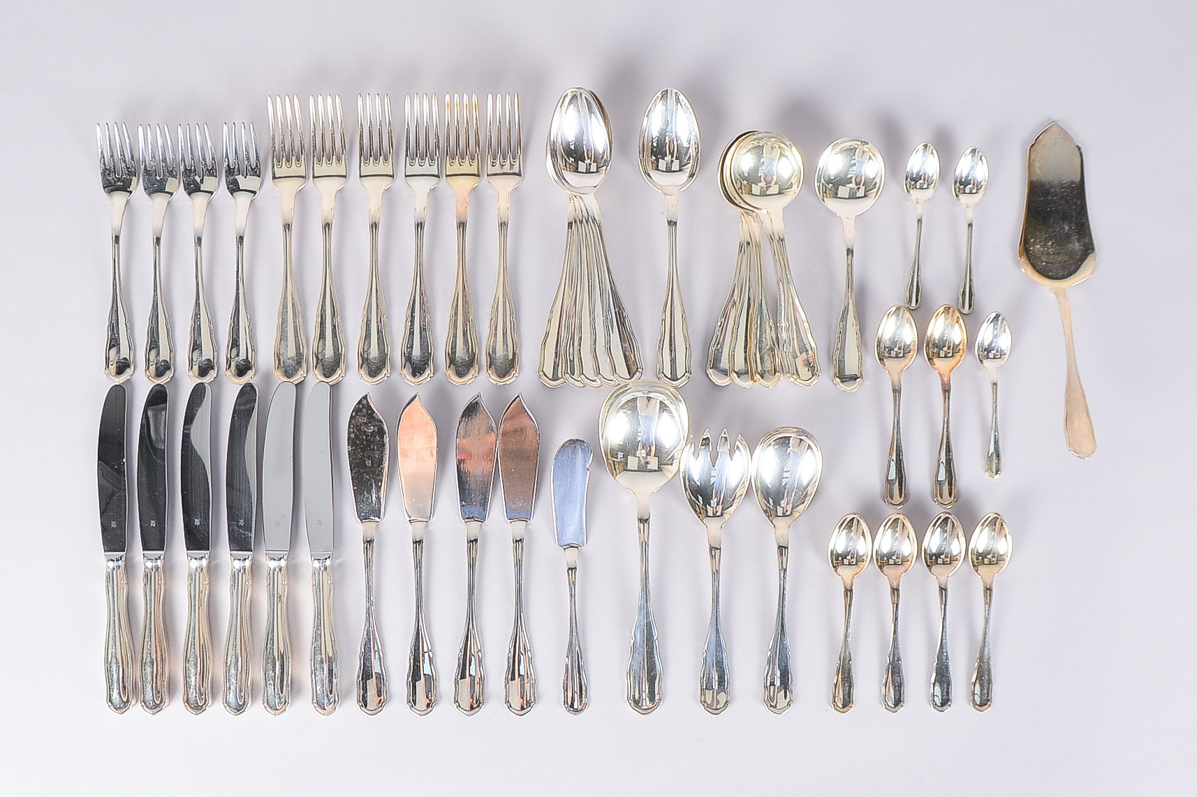 WMF, Tafelbesteck, 90er Auflage, umfassend: je 6x Tafelmesser und 6x Menügabeln, 6x Speiselöffel und