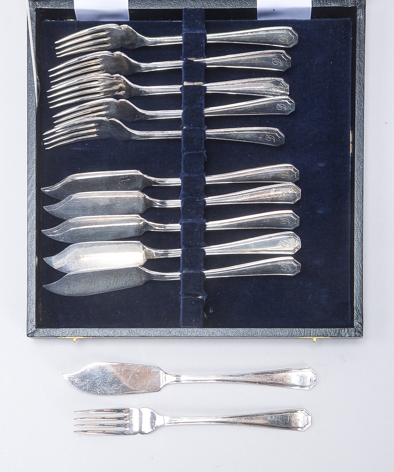 Fischbesteck für 6 Personen, England, plated, bestehend aus: 6x Messern und 6x Gabeln, im Etui