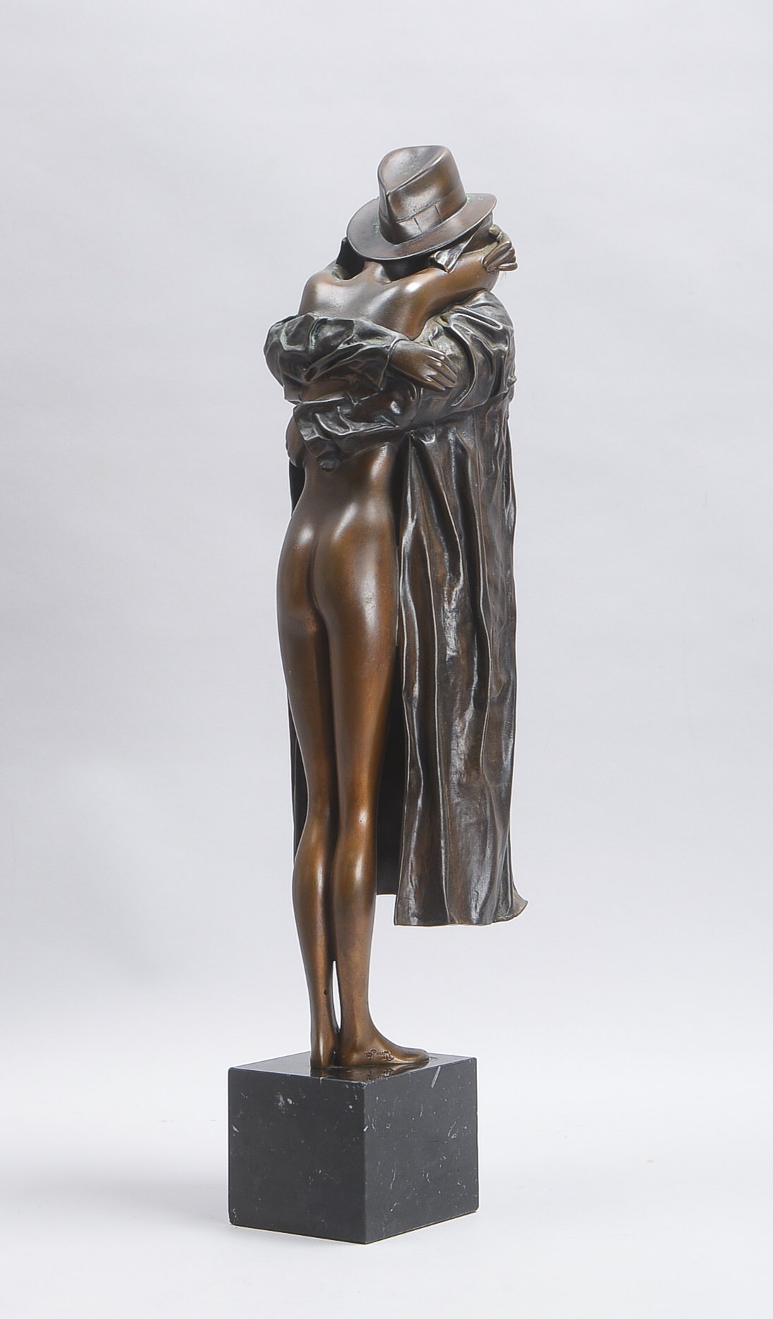 Bruni, Bruno (*1935 Gradera/Italien), 'Amore (The Kiss)', 2-farbige Bronze, Auflage-Nr. '90/350', Fi