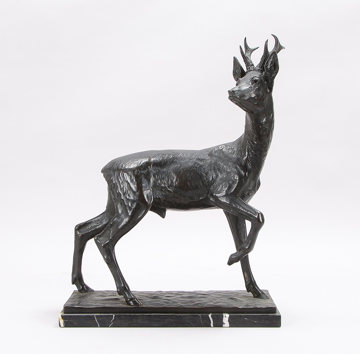 Fritz Diller, (1875 Gerthausen - 1946 München), Bronze Skulptur 'Sich umblickender Rehbock', auf Pli